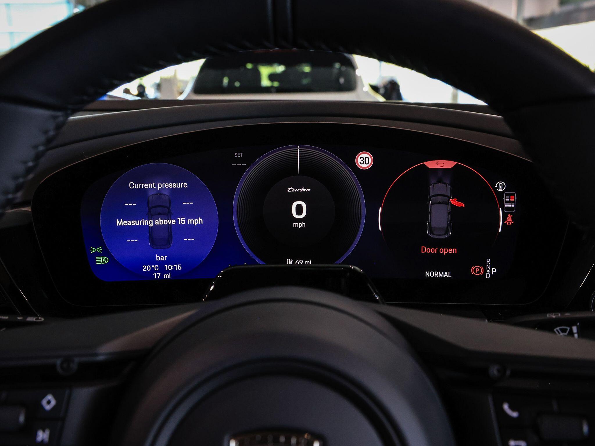 Porsche Macan view 16