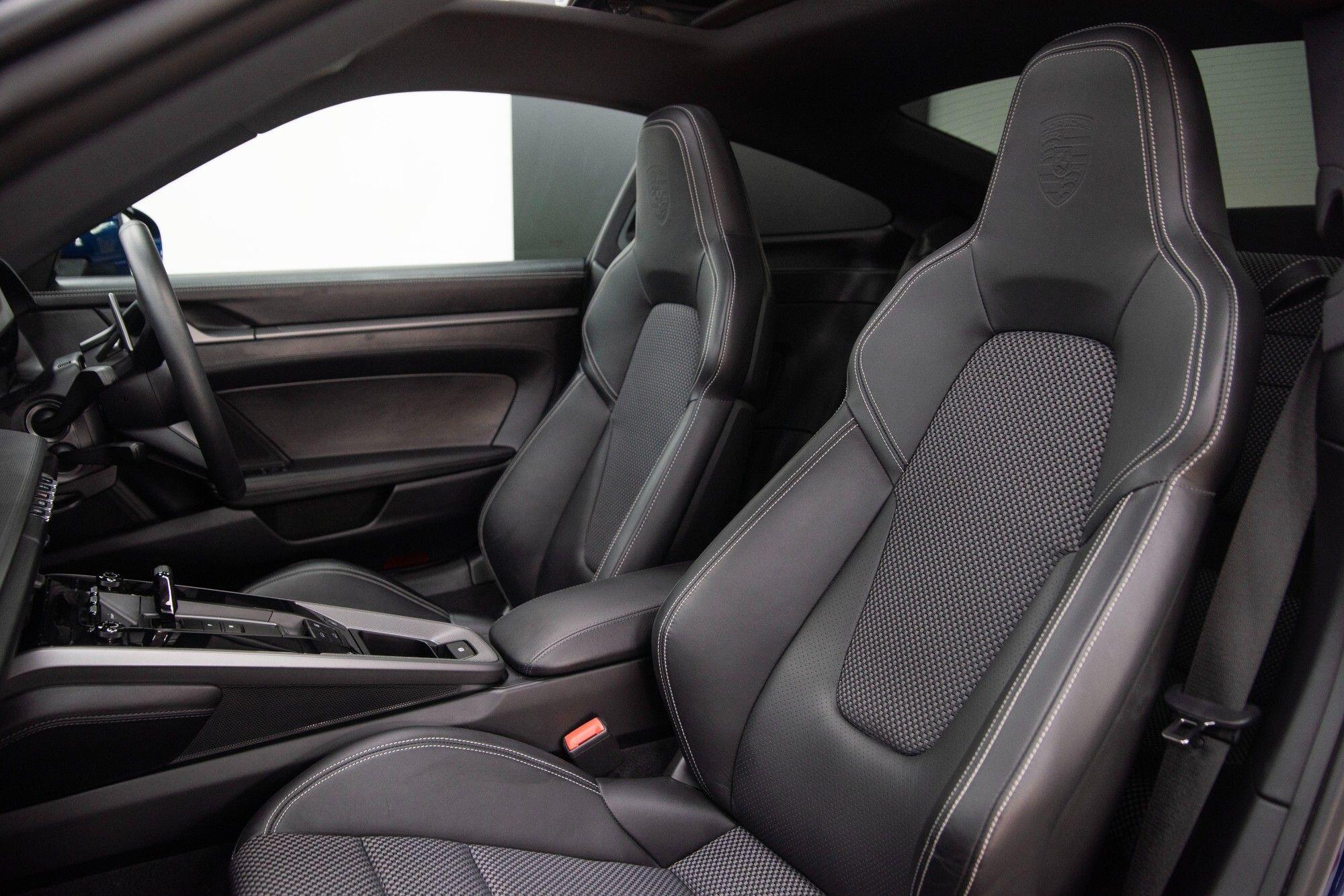 Porsche 911 view 16