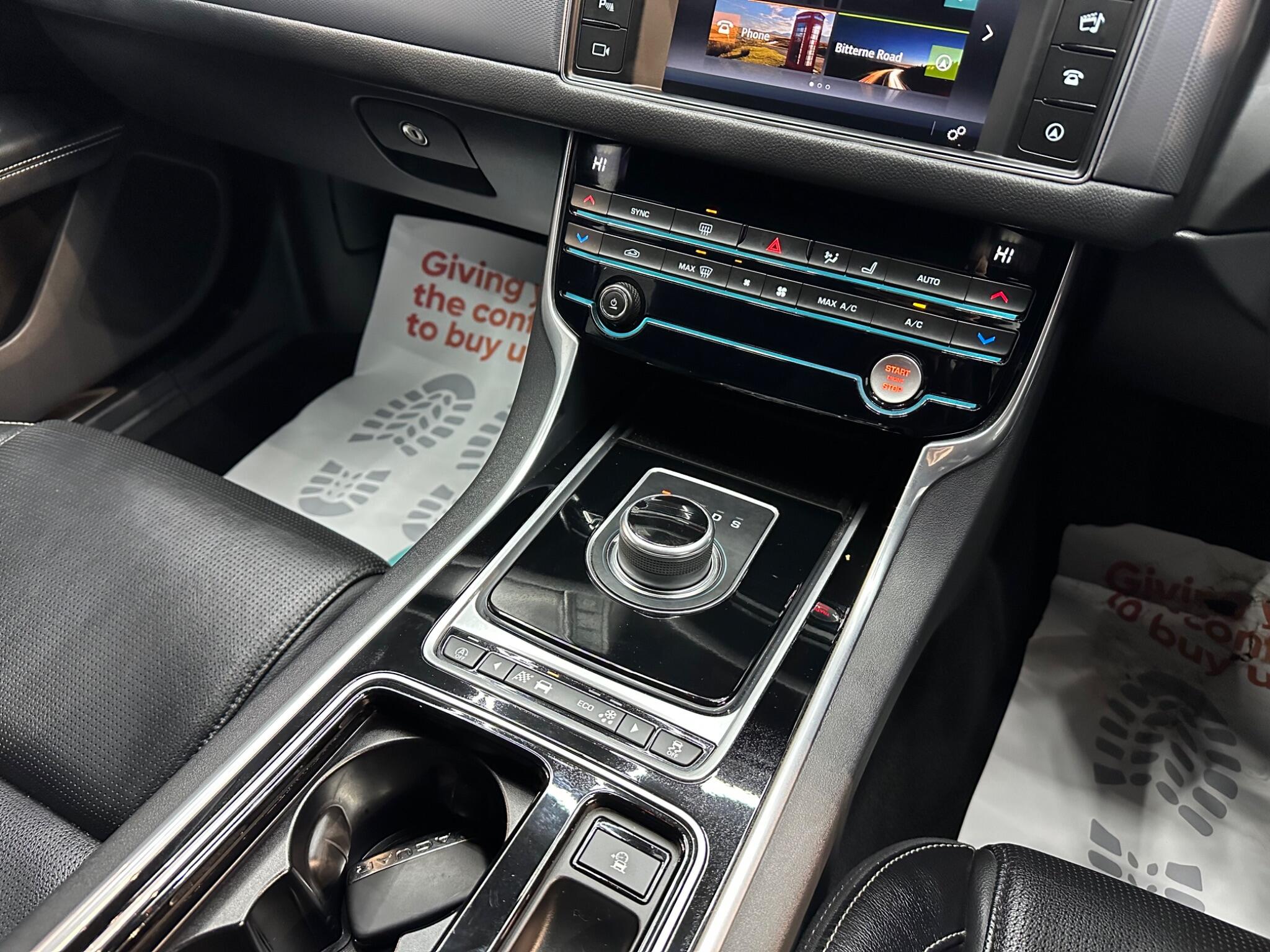 Jaguar XF view 15
