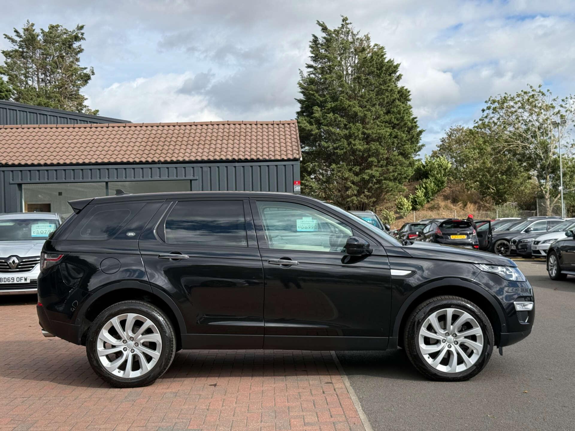 Land Rover Discovery Sport view 18