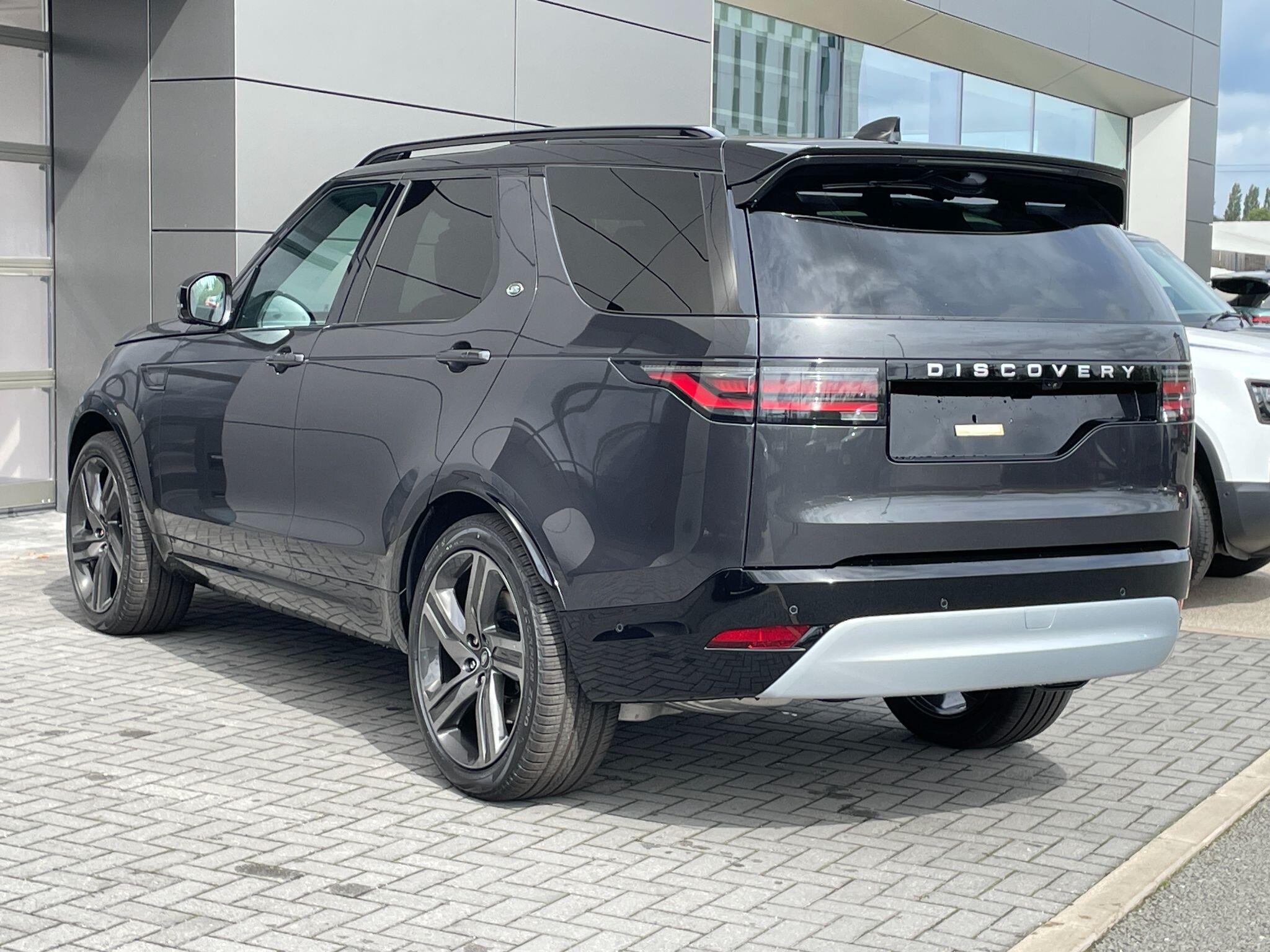 Land Rover Discovery view 4