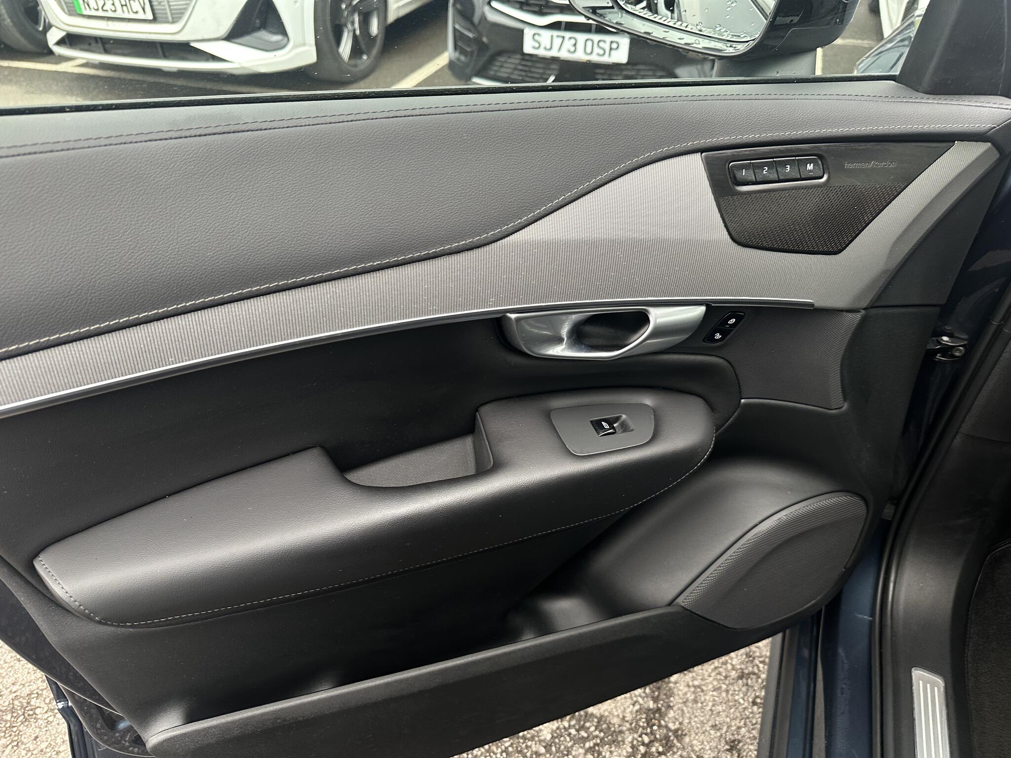 Volvo XC90 view 22