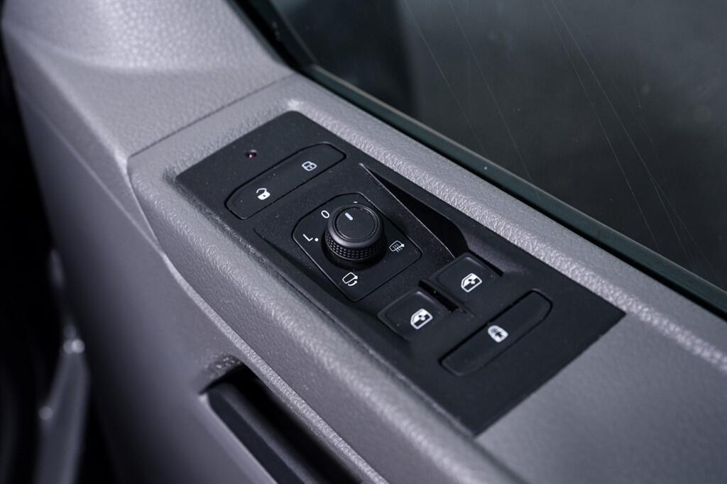 Volkswagen Transporter view 23