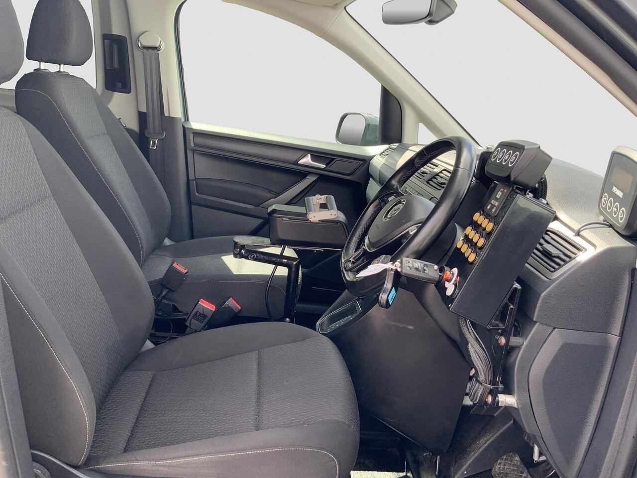 Volkswagen Caddy Life view 9