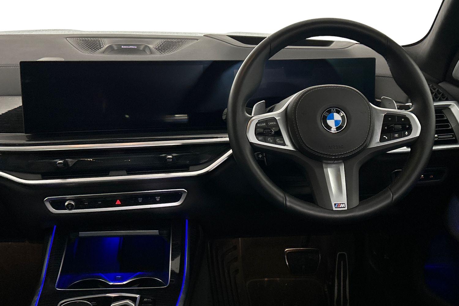 BMW X7 view 6