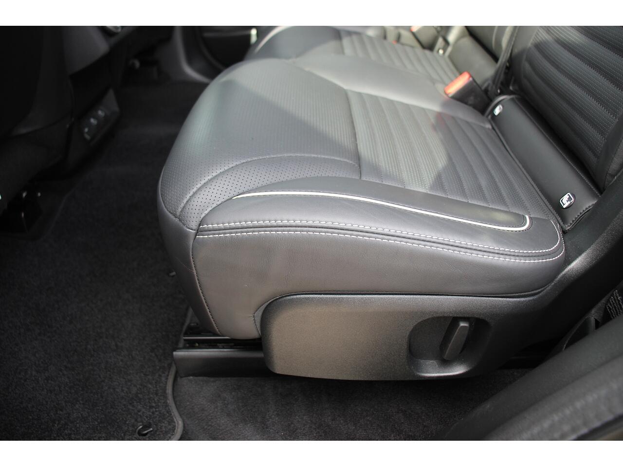 Land Rover Discovery view 20