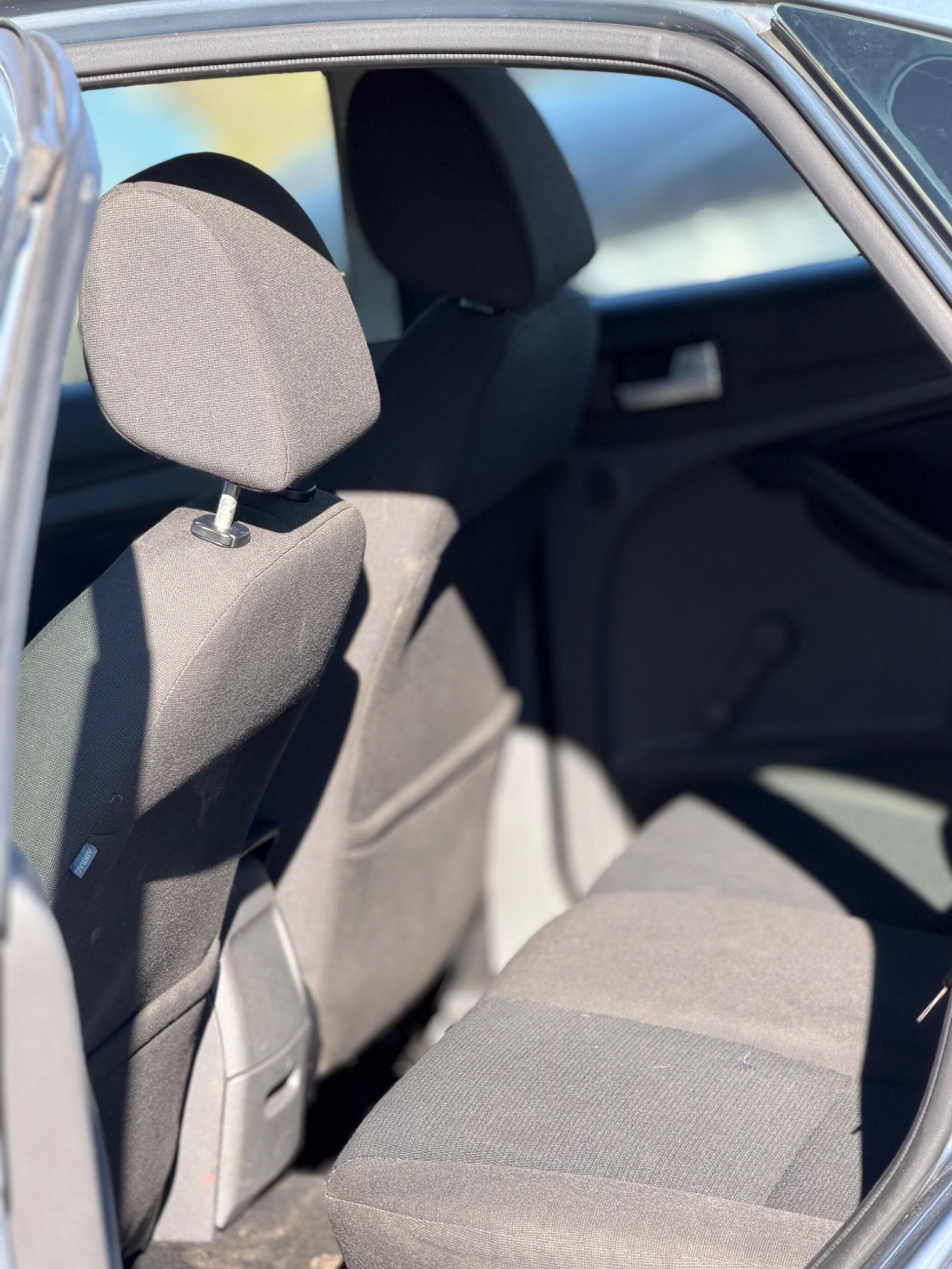 2006 Ford Focus 1.6 Zetec Climate 5dr image 21