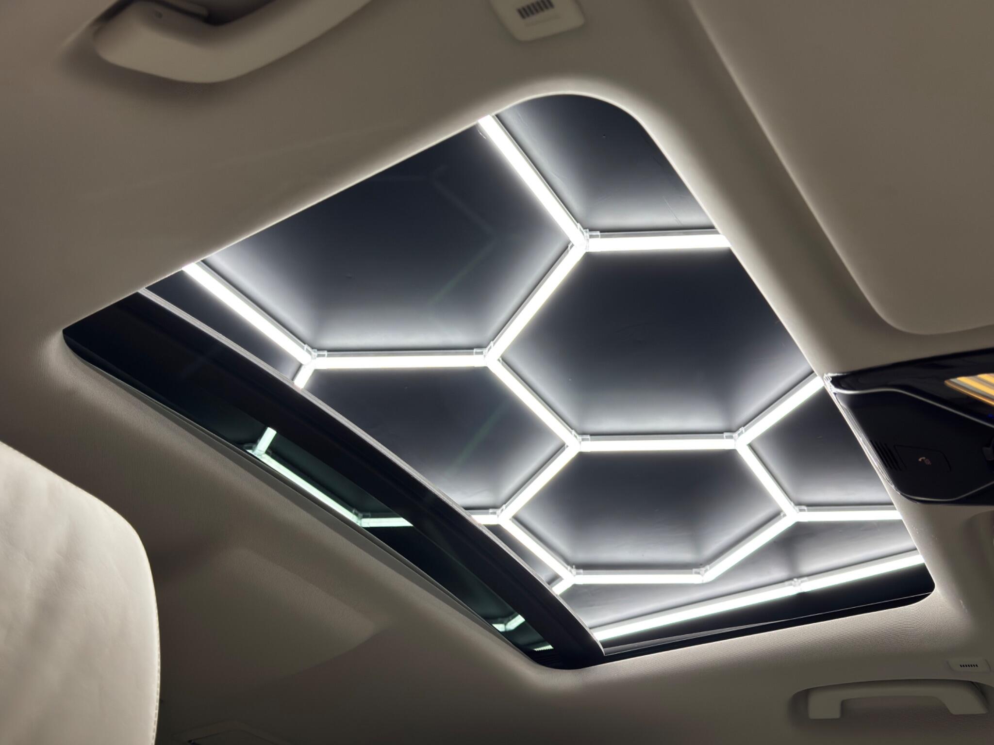 BMW 7 Series view 45