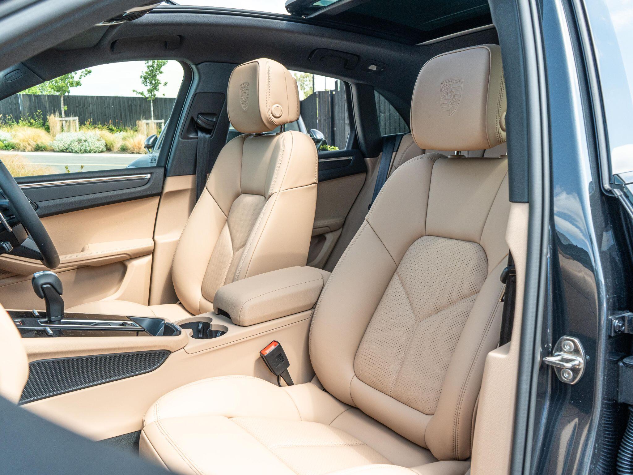 Porsche Macan view 19