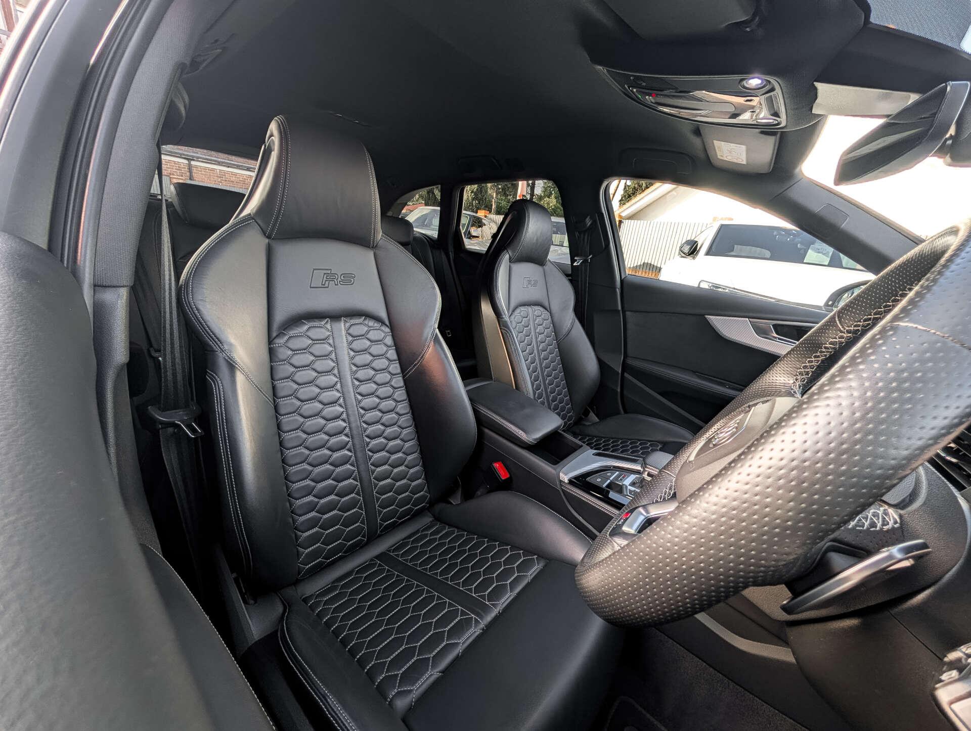 Audi RS4 view 25