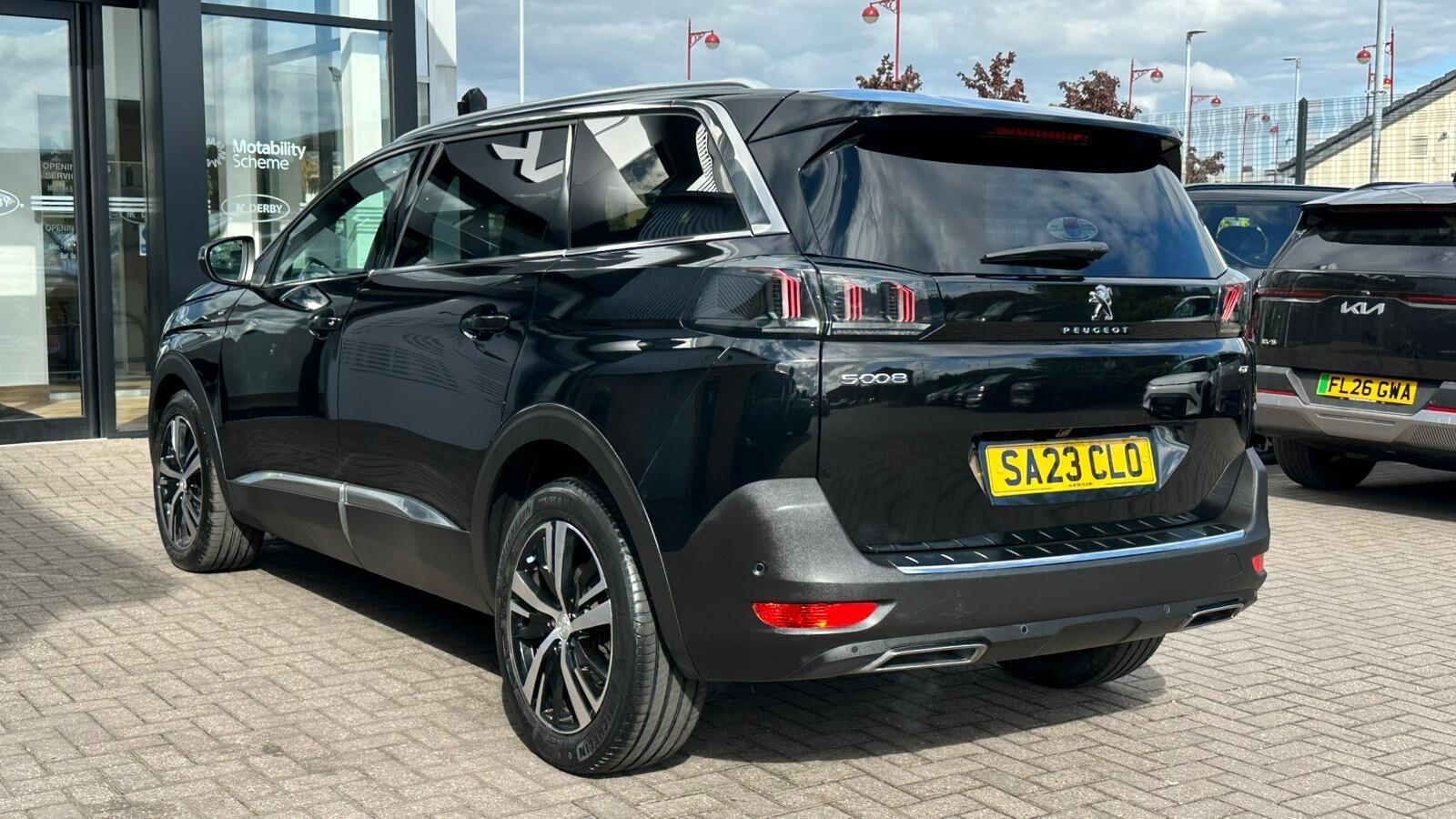 Peugeot 5008 view 11