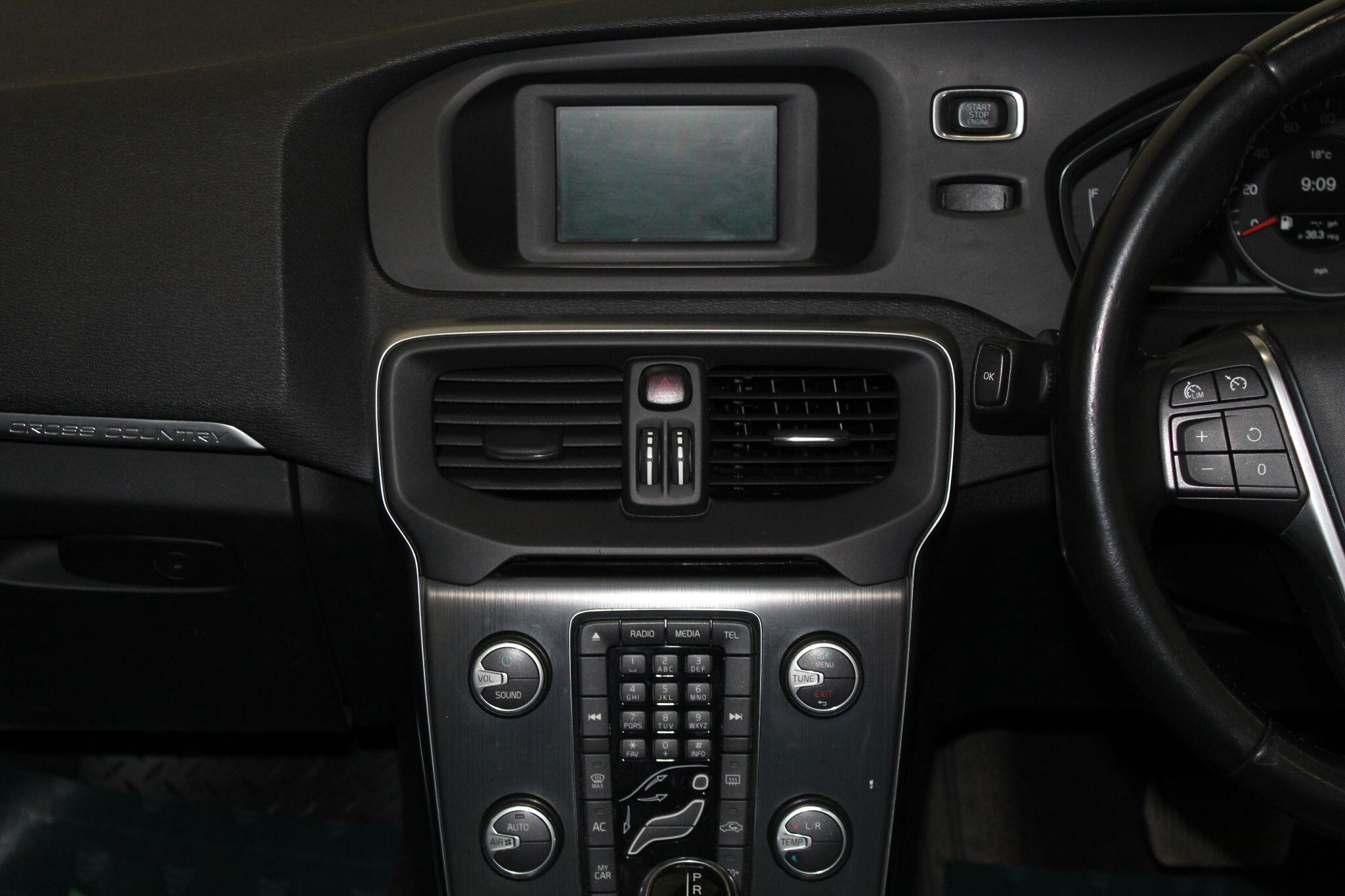 Volvo V40 Cross Country view 32