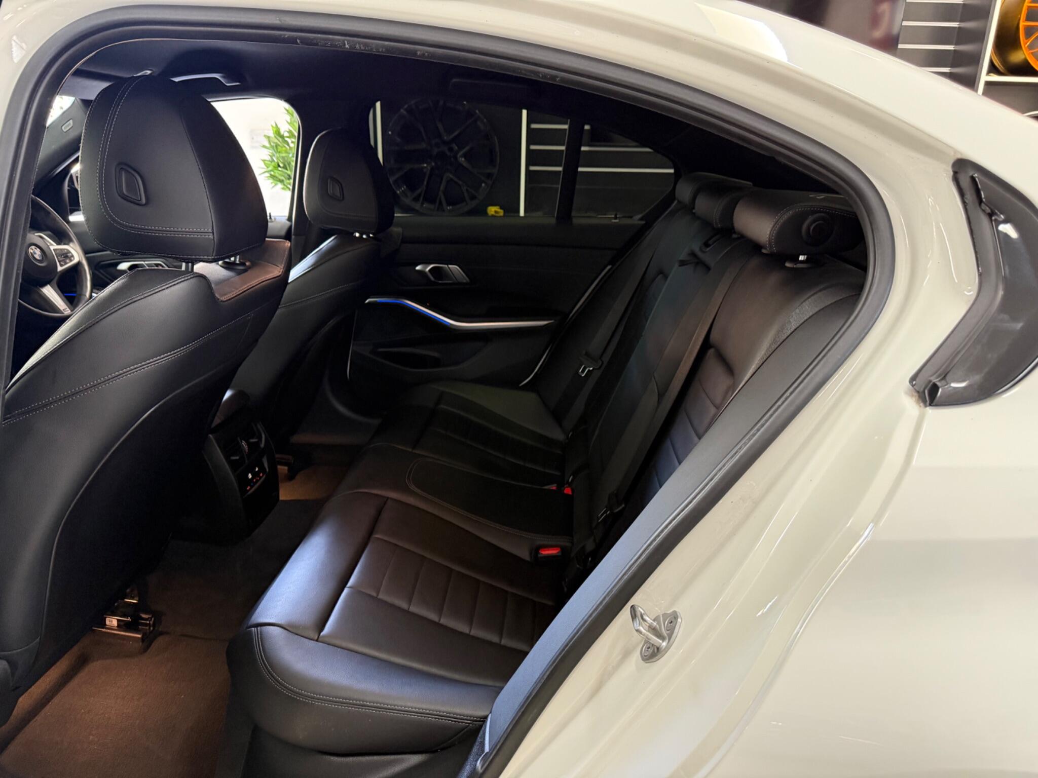 BMW 3 Series view 27