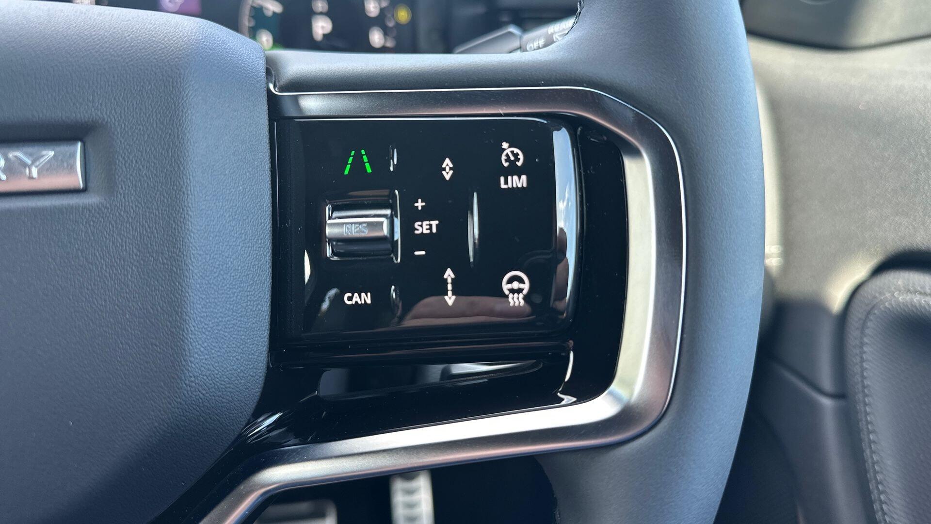 Land Rover Discovery Sport view 35