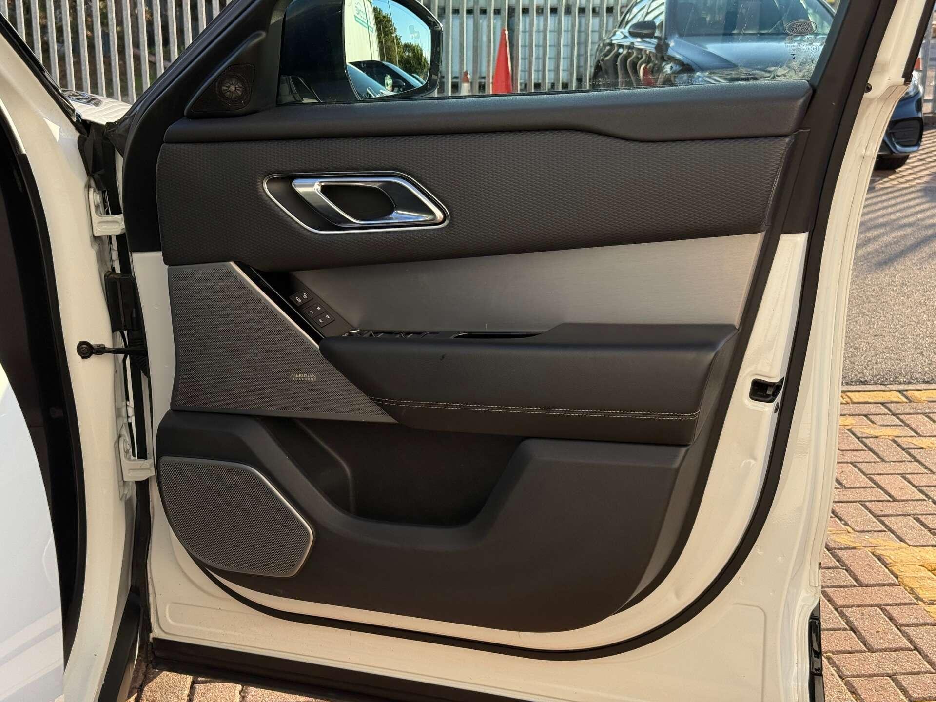 Land Rover Range Rover Velar view 31