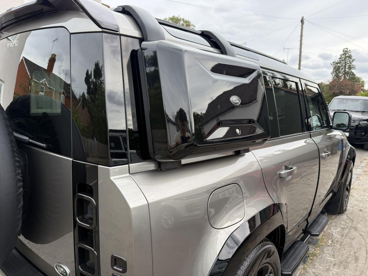 Land Rover Defender 110 view 10