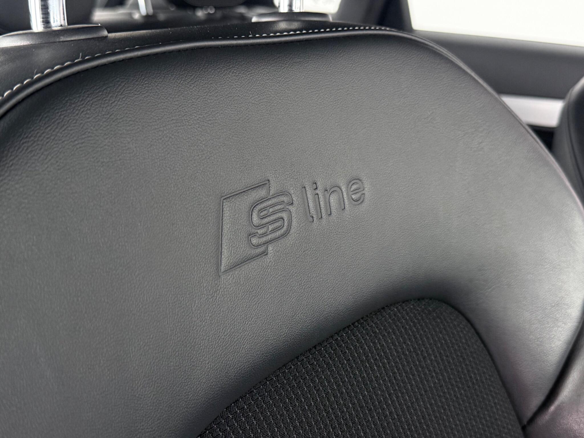 Audi Q3 view 32