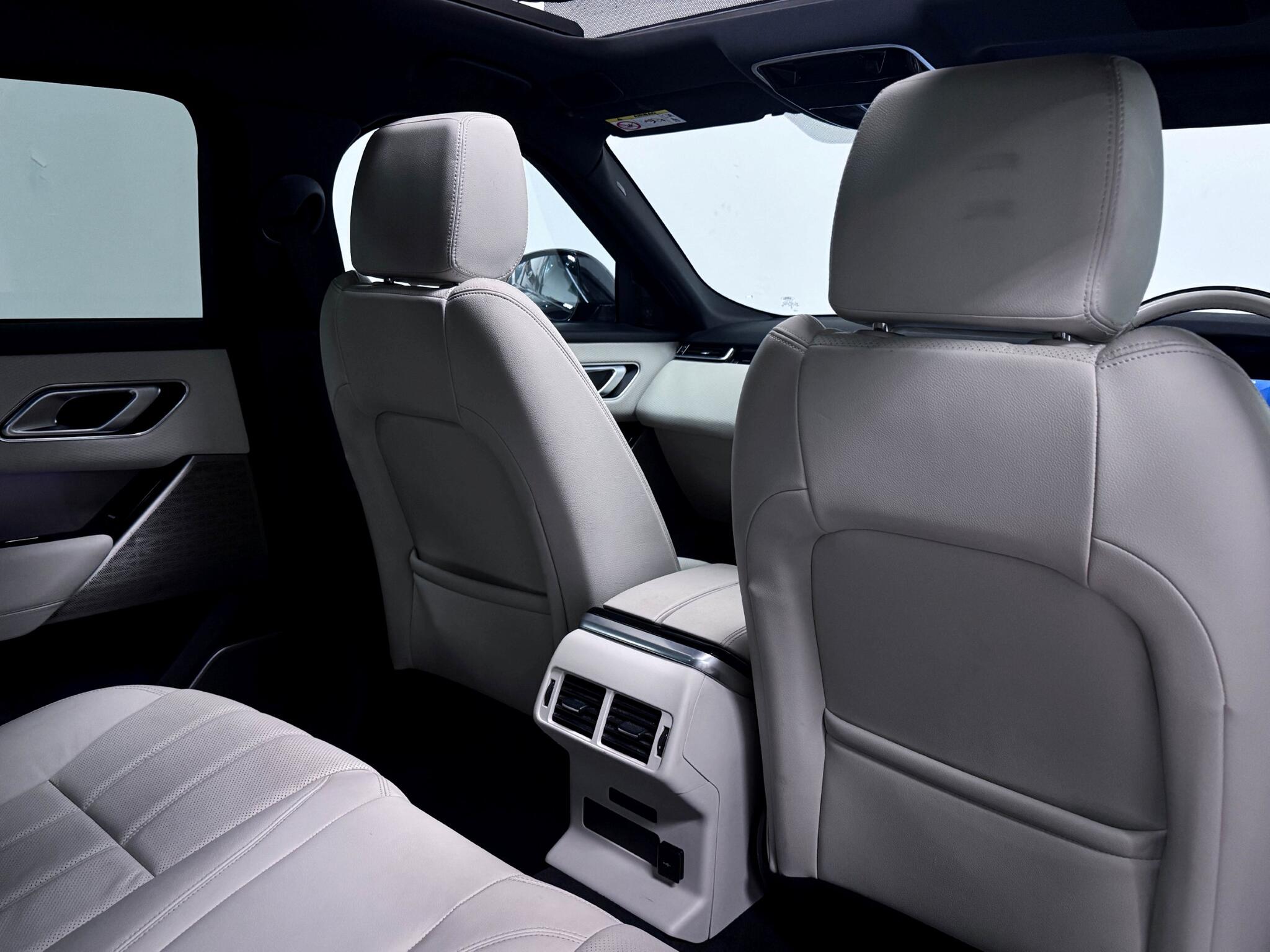 Land Rover Range Rover Velar view 16