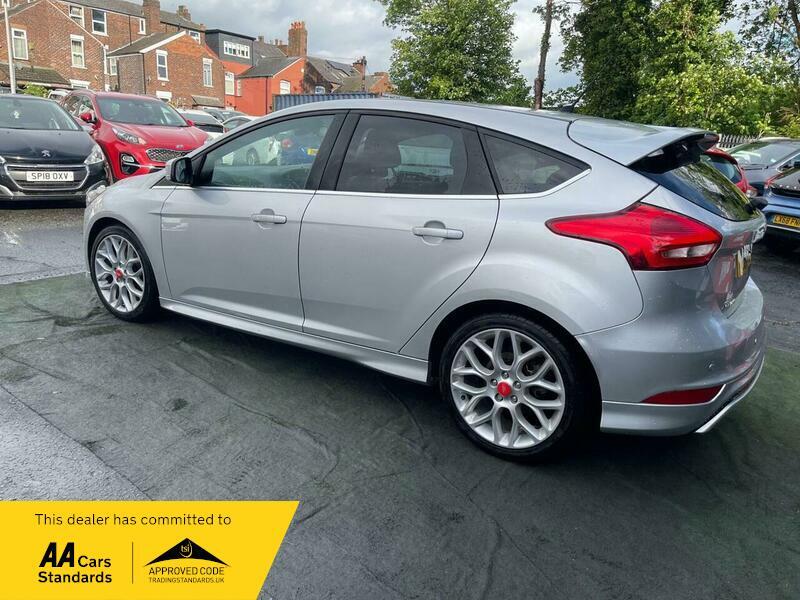 2016 Ford Focus image 13
