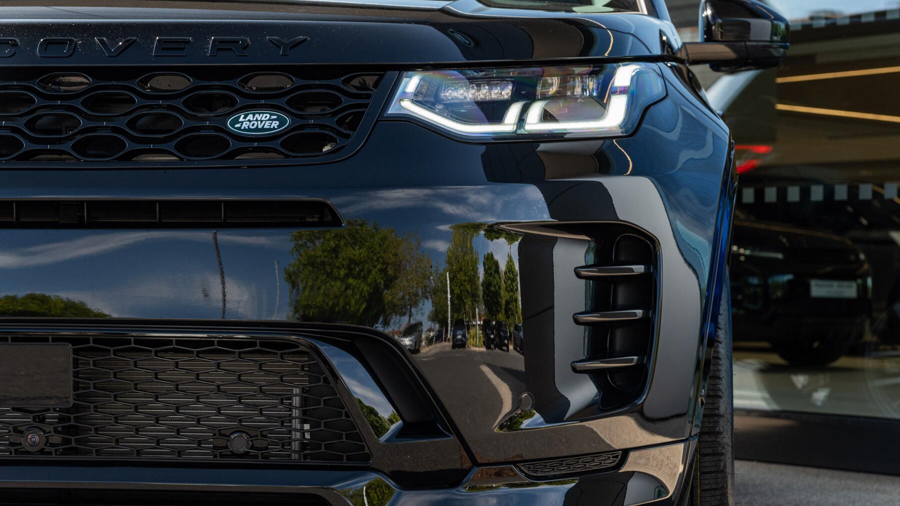 Land Rover Discovery Sport view 45