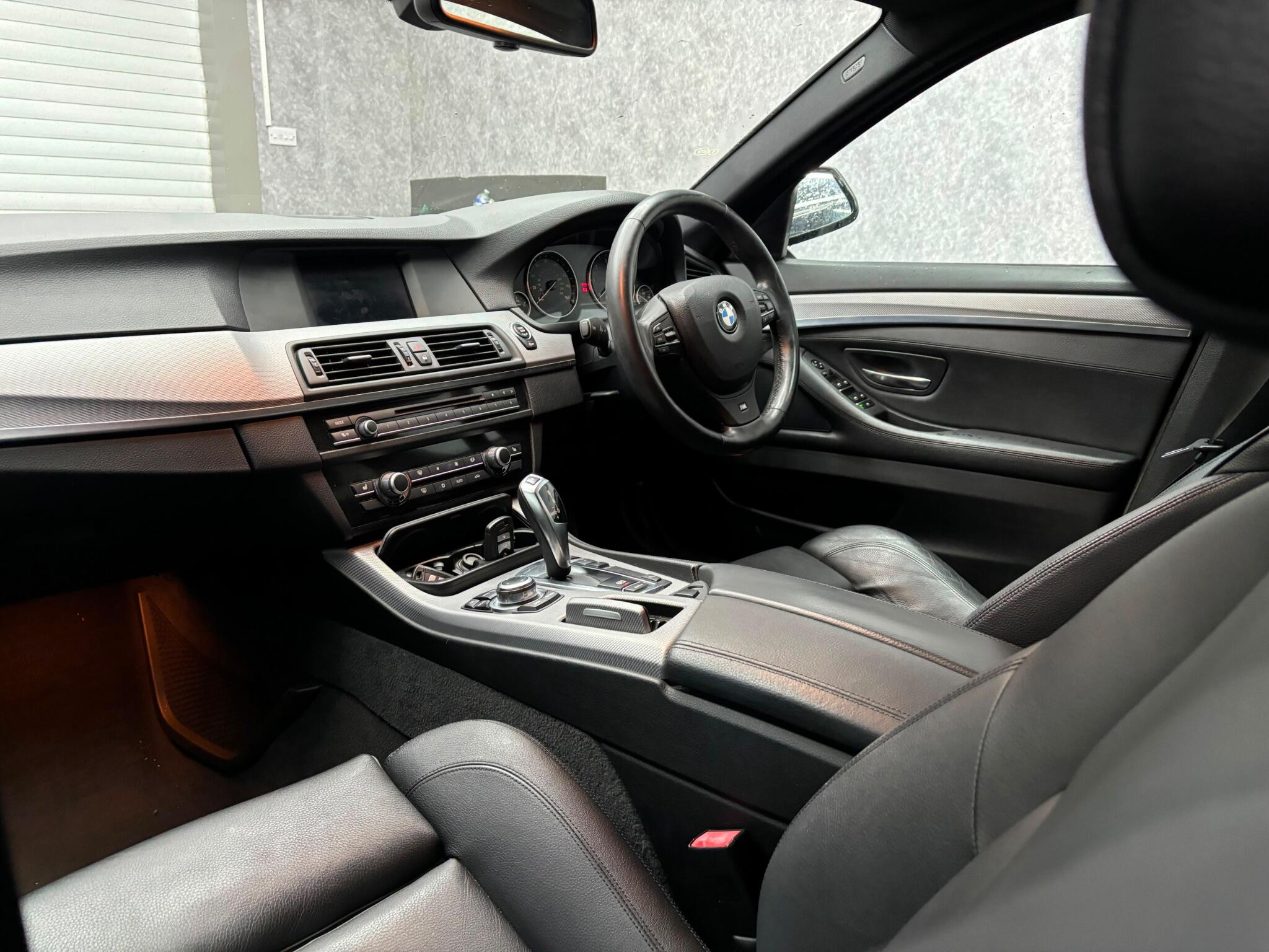 BMW 5 Series view 9