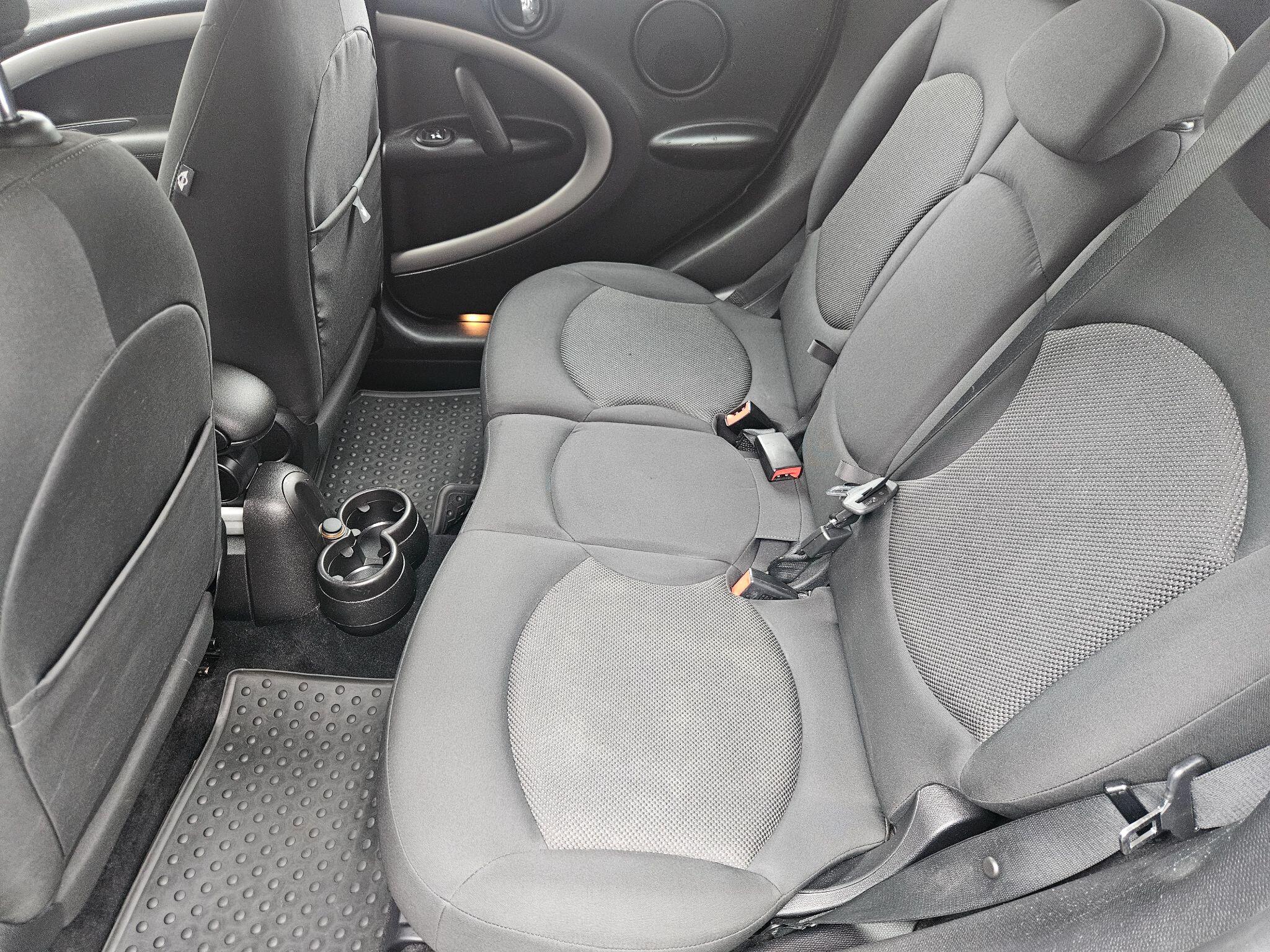 2016 MINI Countryman image 40