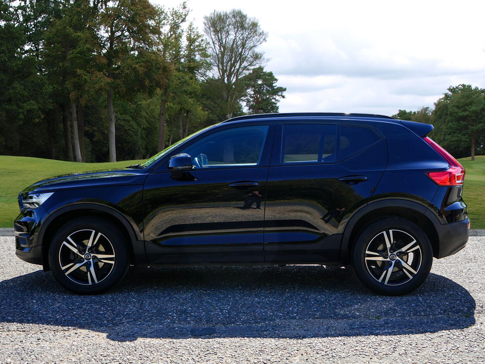 Volvo XC40 view 2