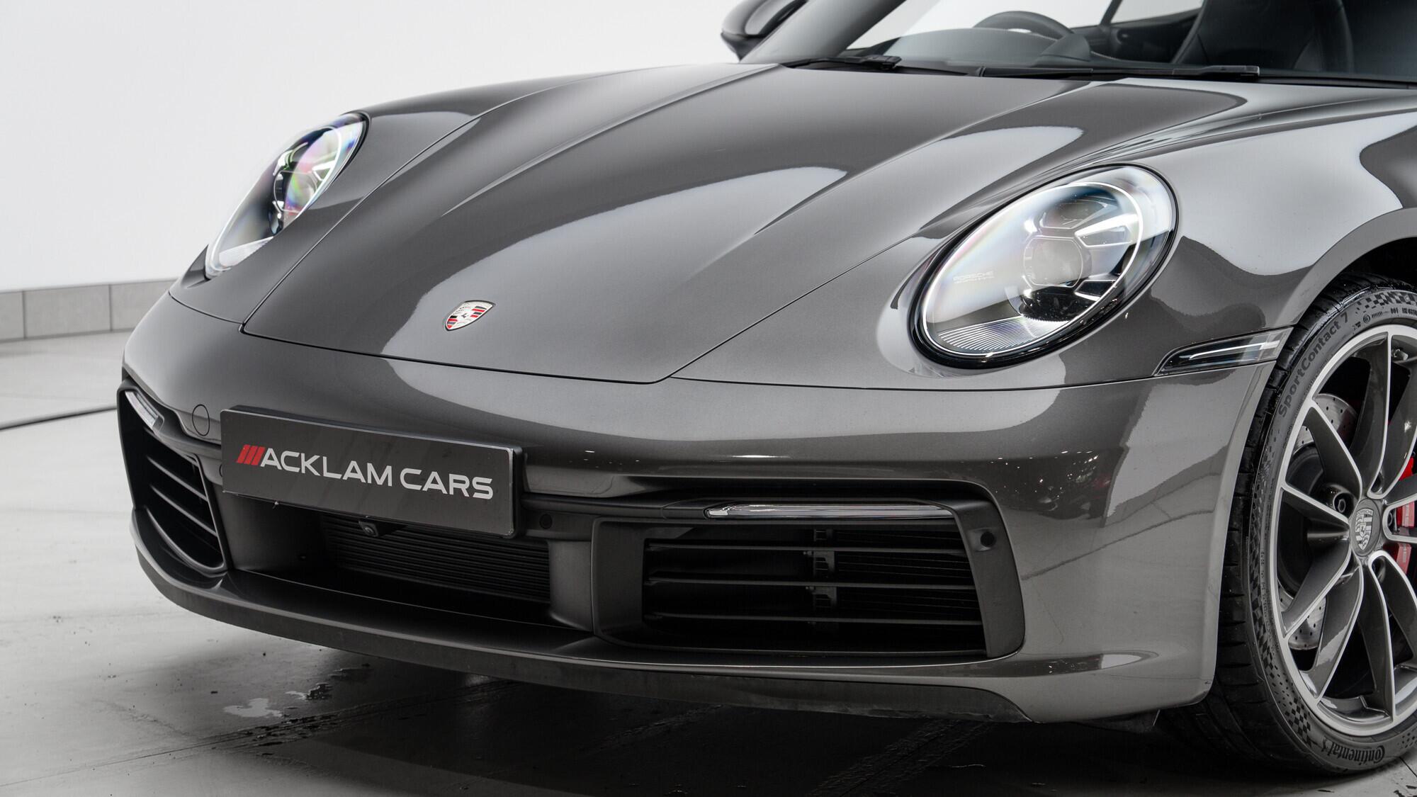 Porsche 911 view 11