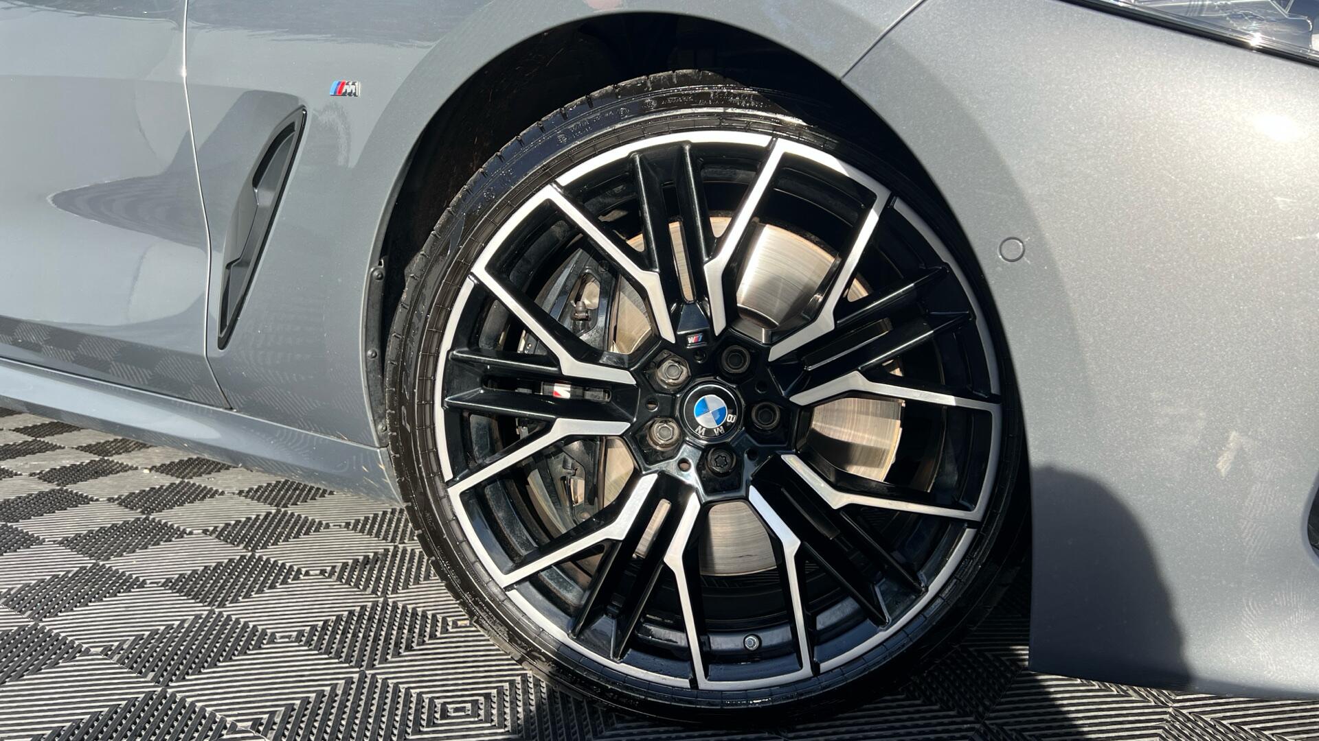 BMW 8 Series view 25