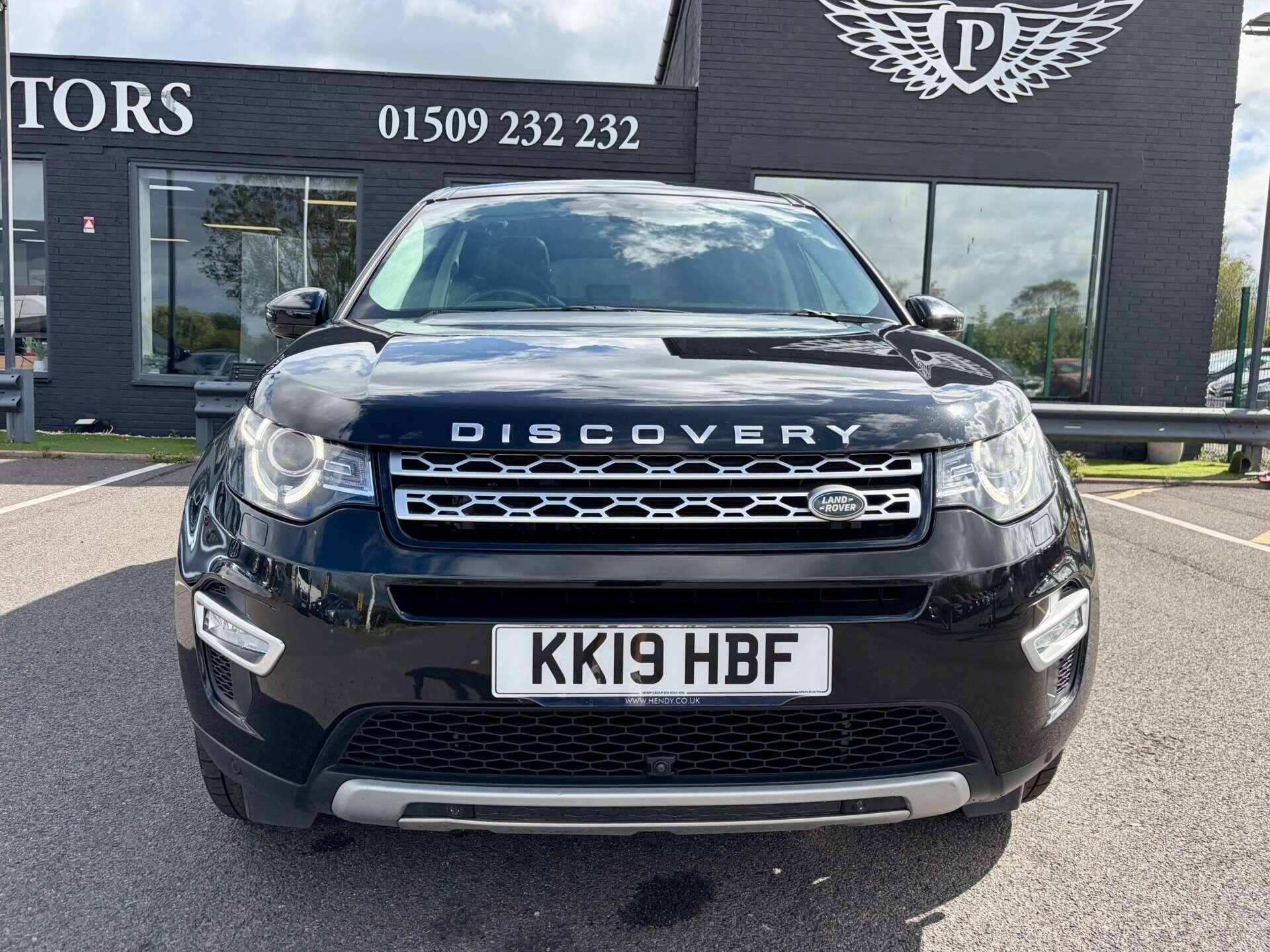Land Rover Discovery Sport view 3