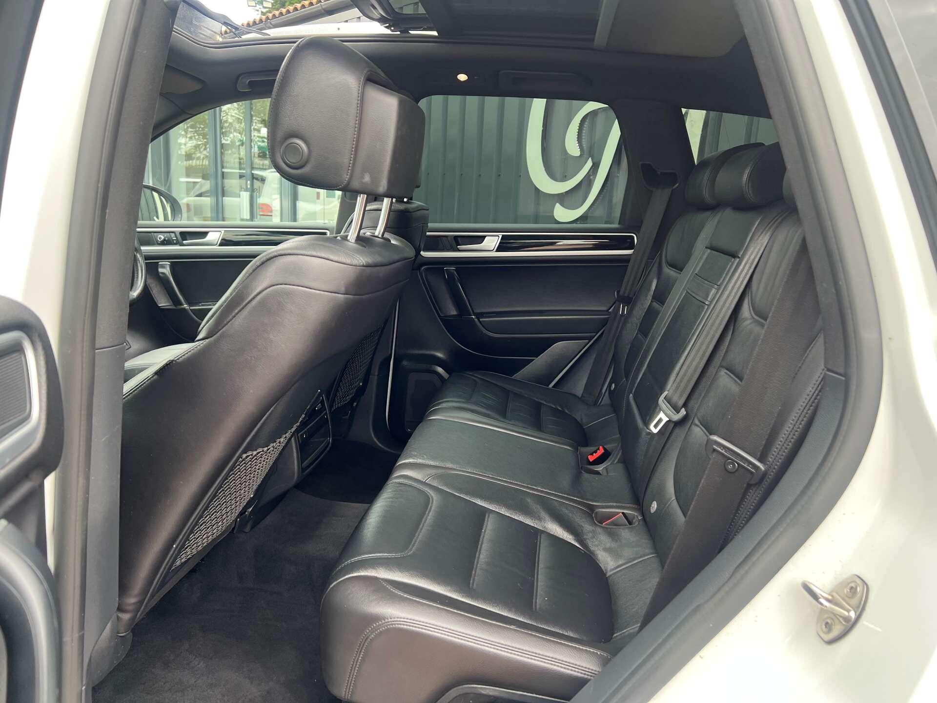 Volkswagen Touareg view 34
