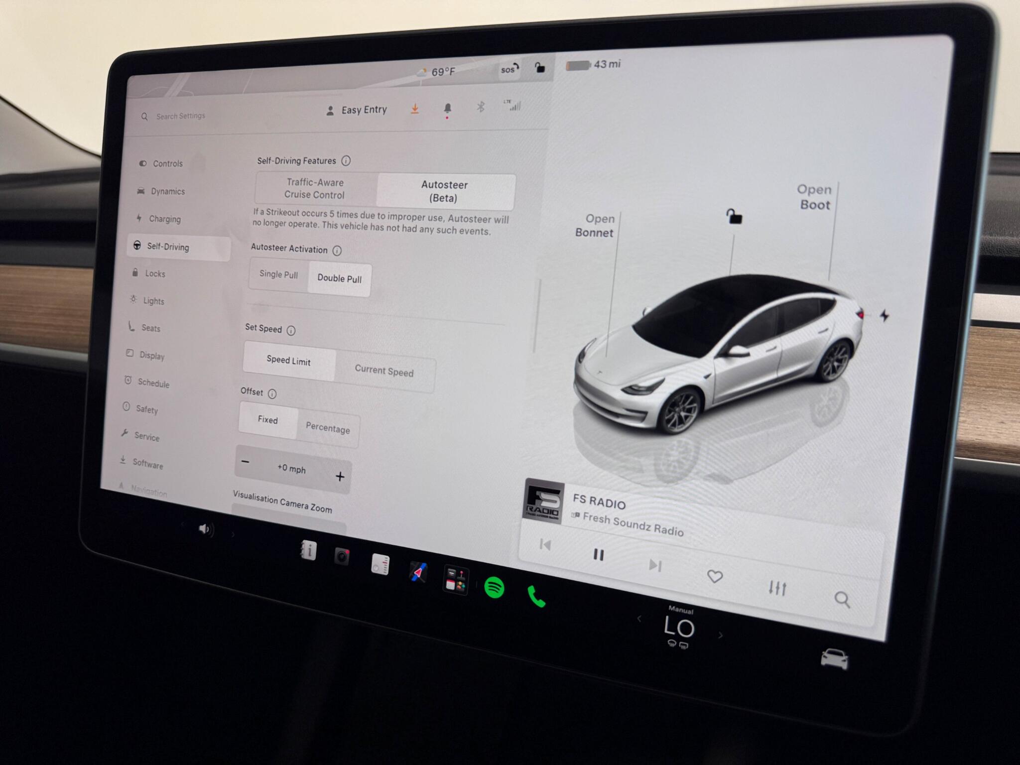Tesla Model 3 view 40