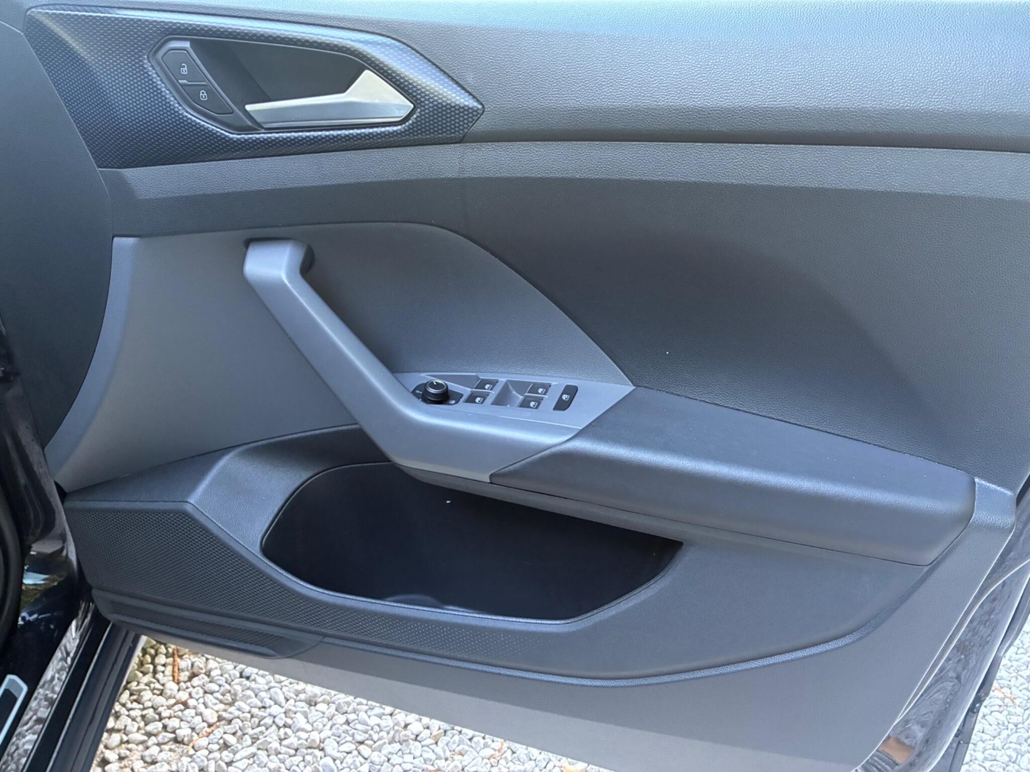 Volkswagen T-Cross view 20