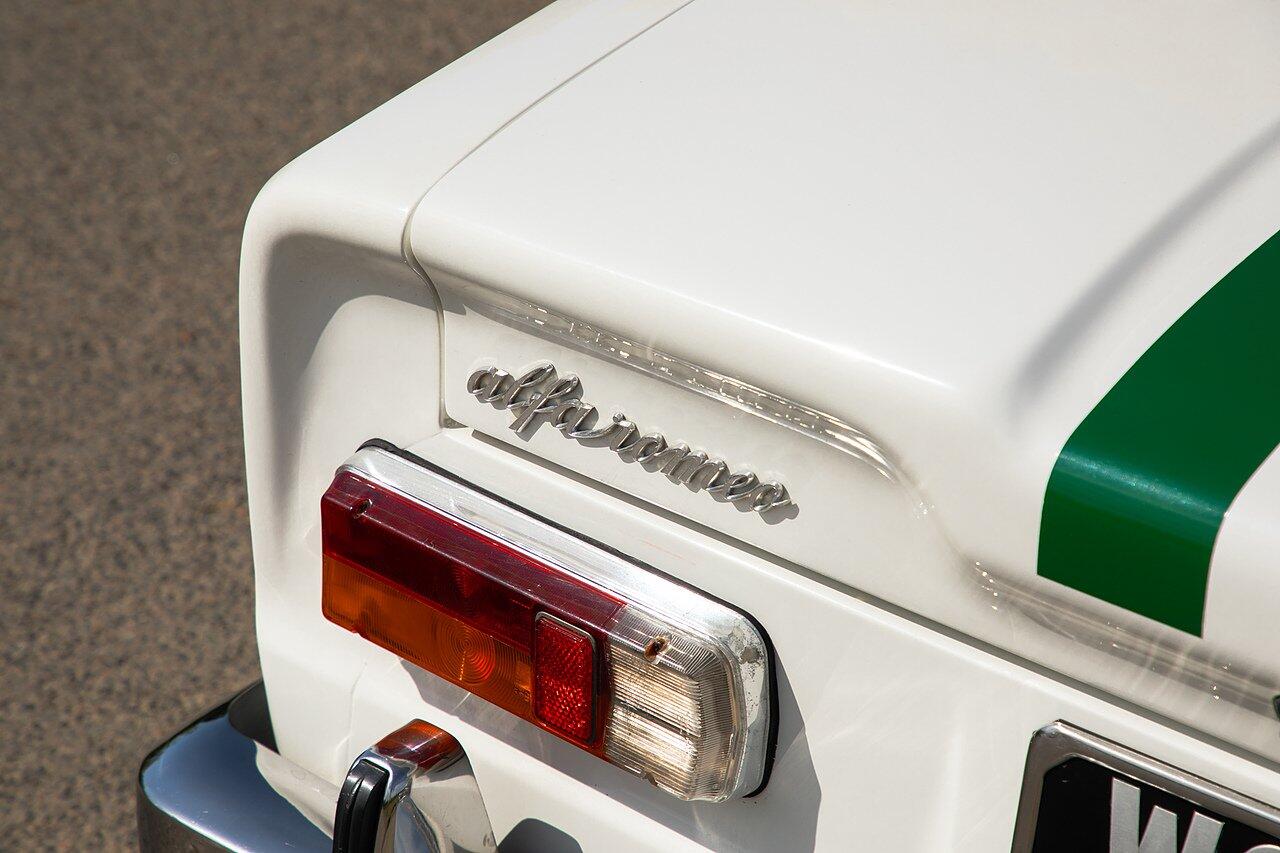 Alfa Romeo Giulia view 105