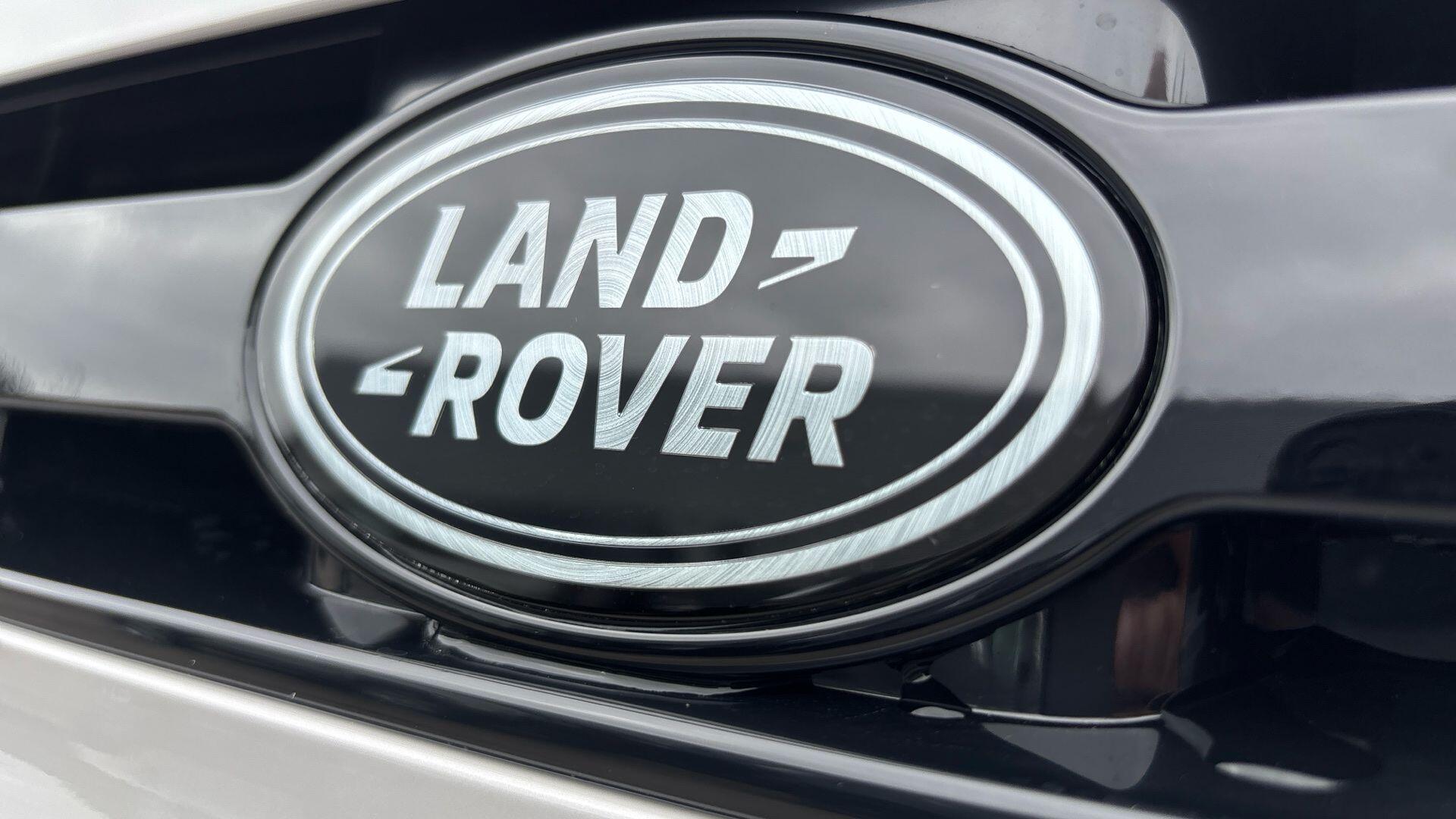 Land Rover Defender view 41