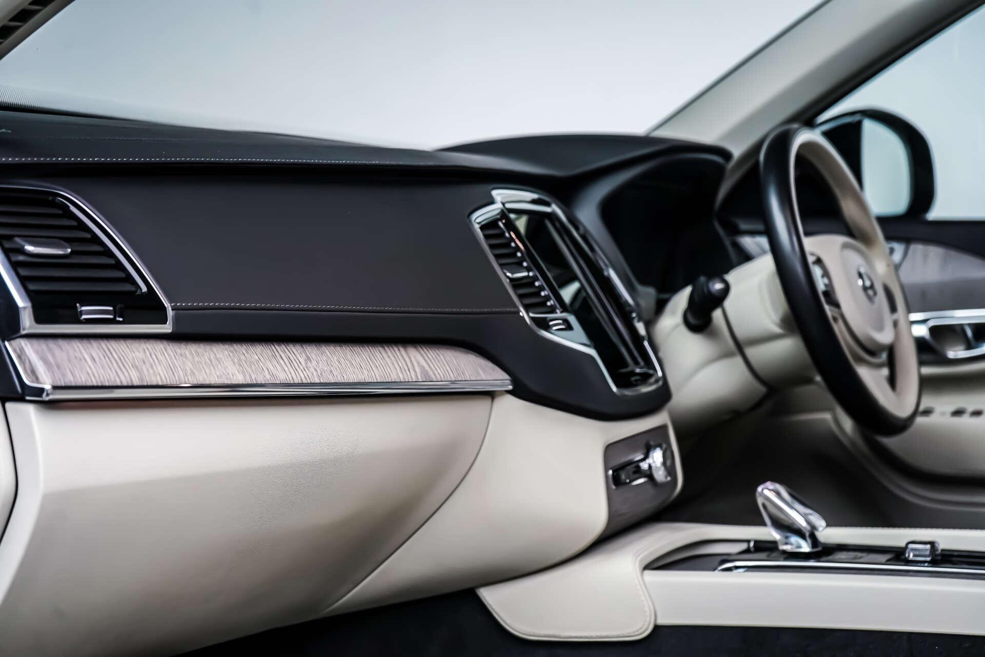 Volvo XC90 view 21