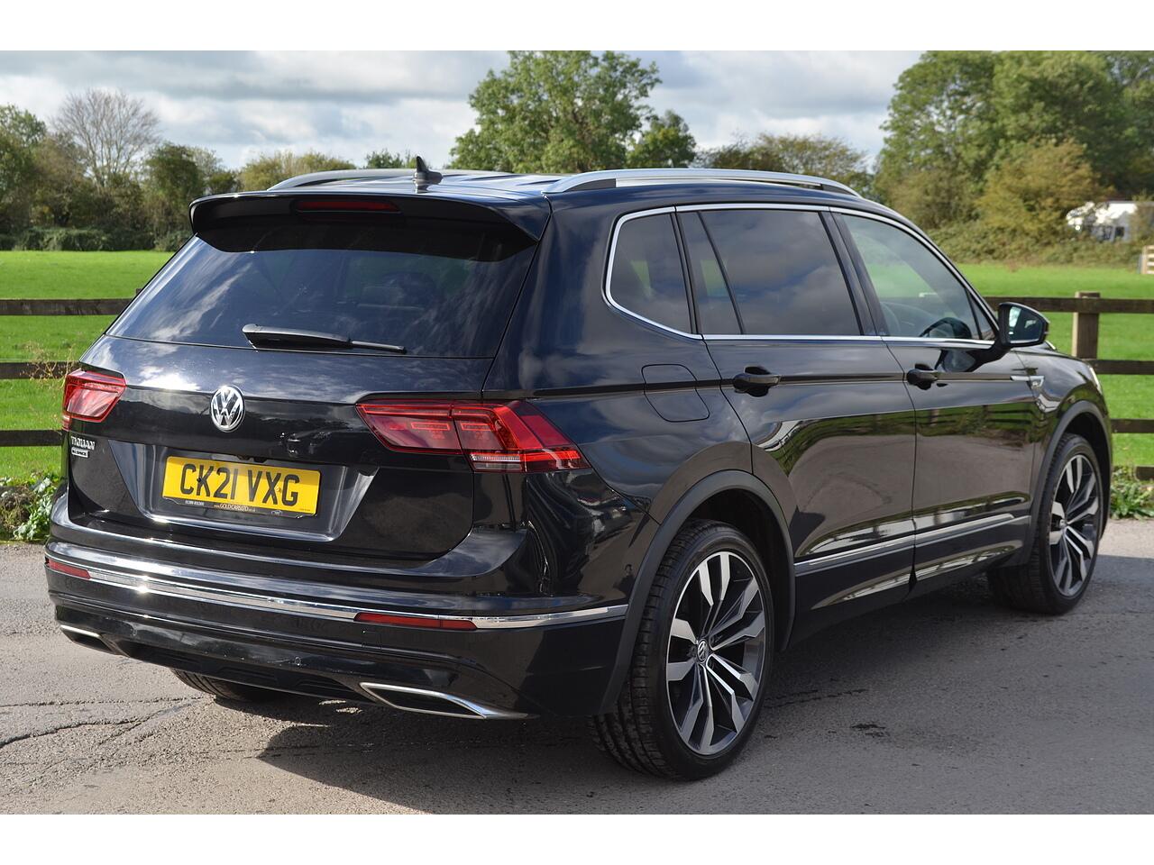 Volkswagen Tiguan Allspace view 9