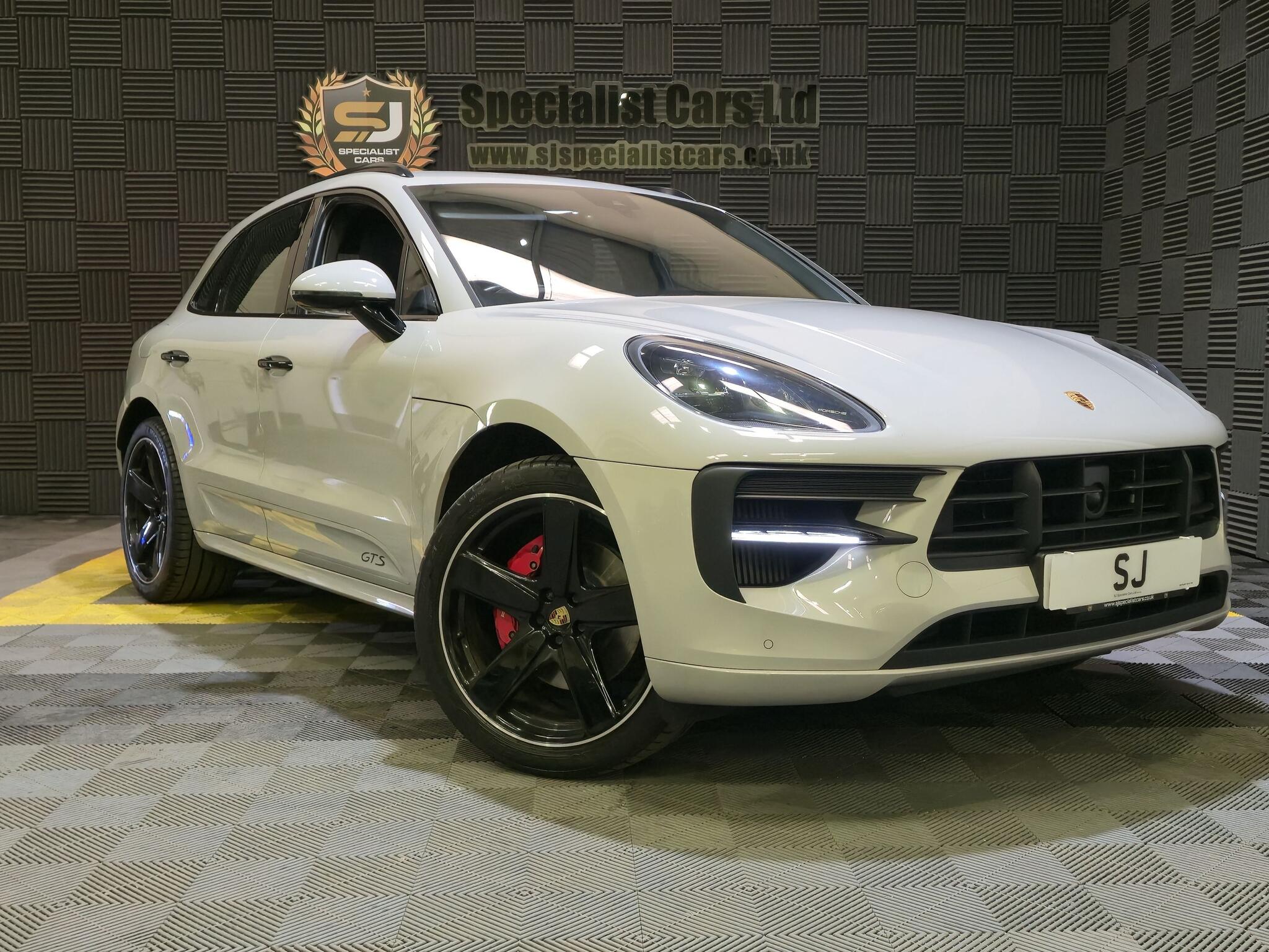 Porsche Macan main image