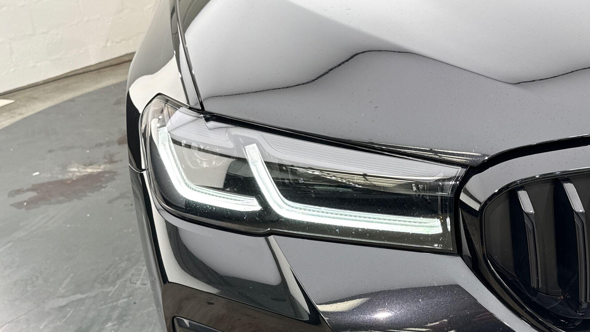 BMW 5 Series view 22
