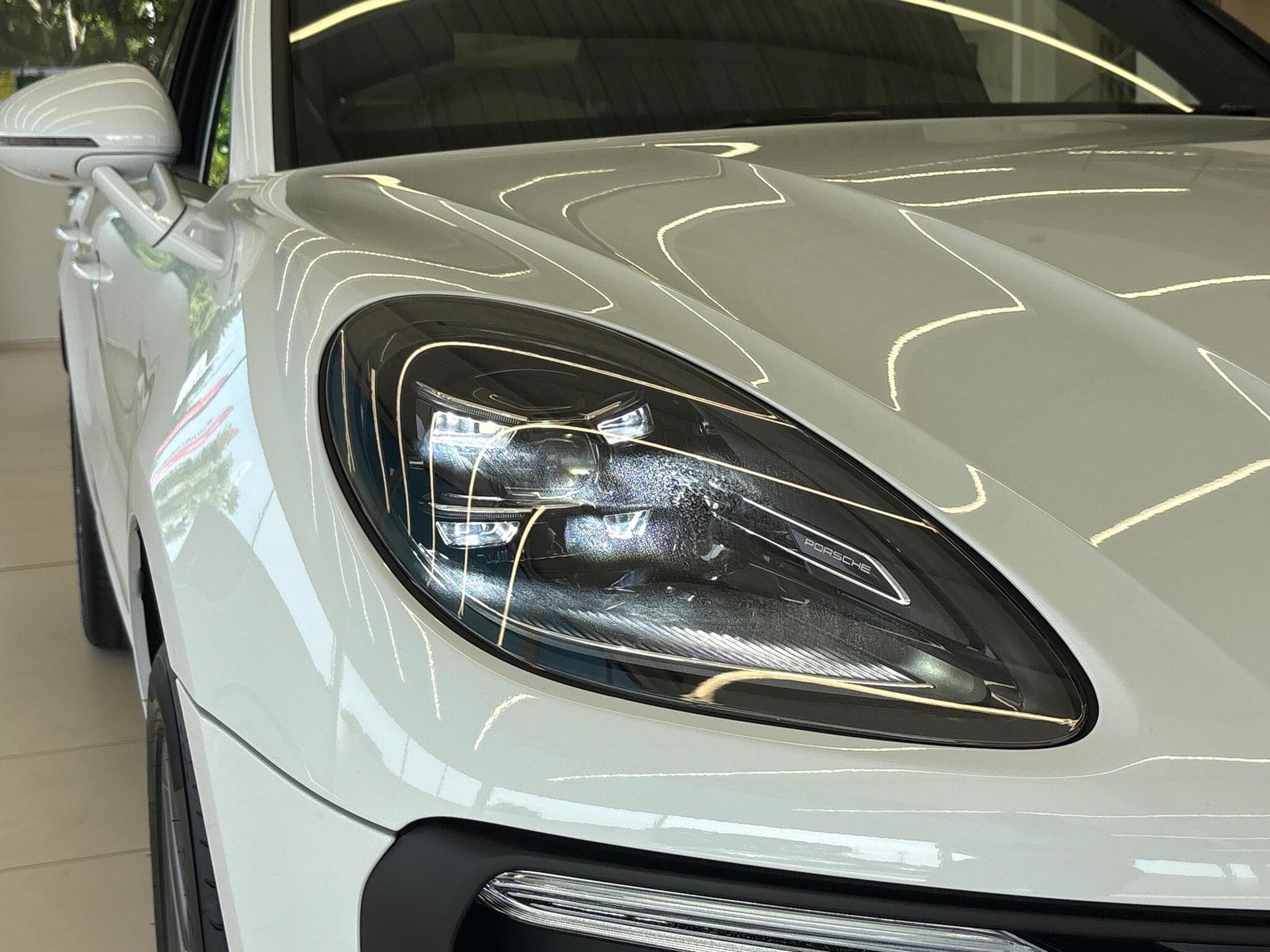 Porsche Macan view 21