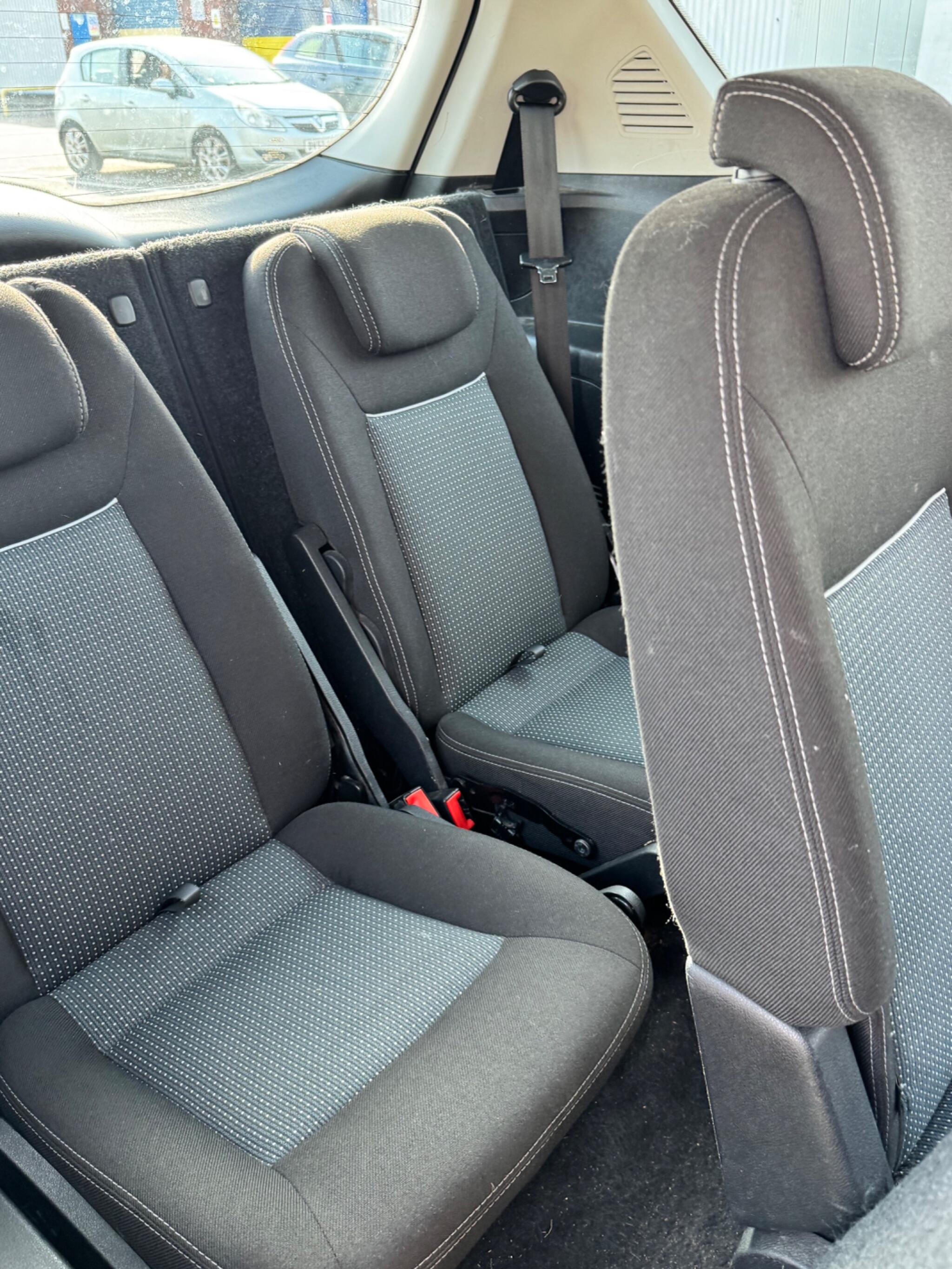 Ford S-Max view 32