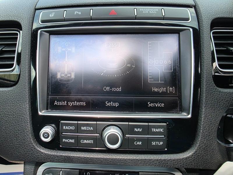2015 Volkswagen Touareg image 42