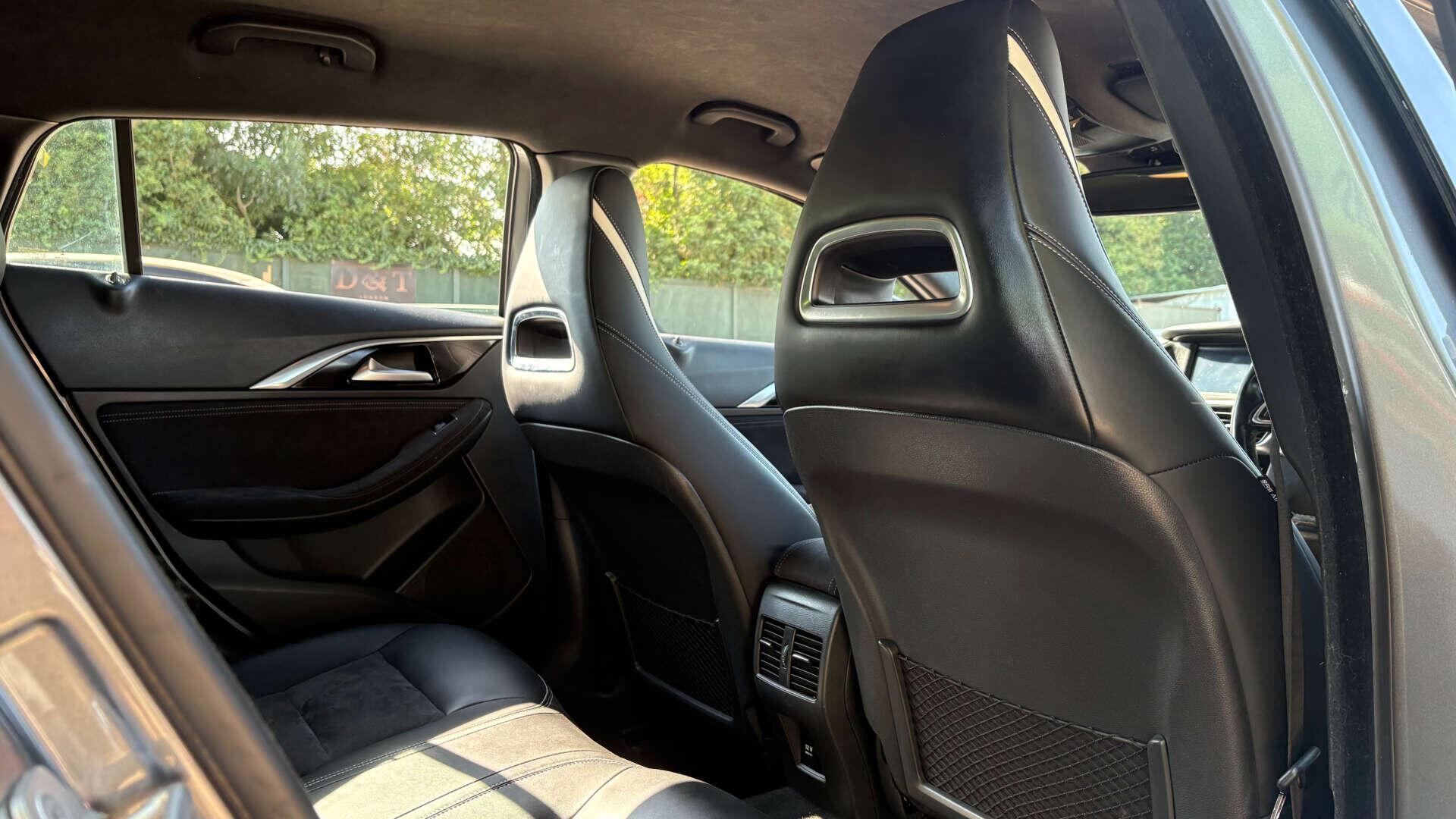 Infiniti Q30 view 9