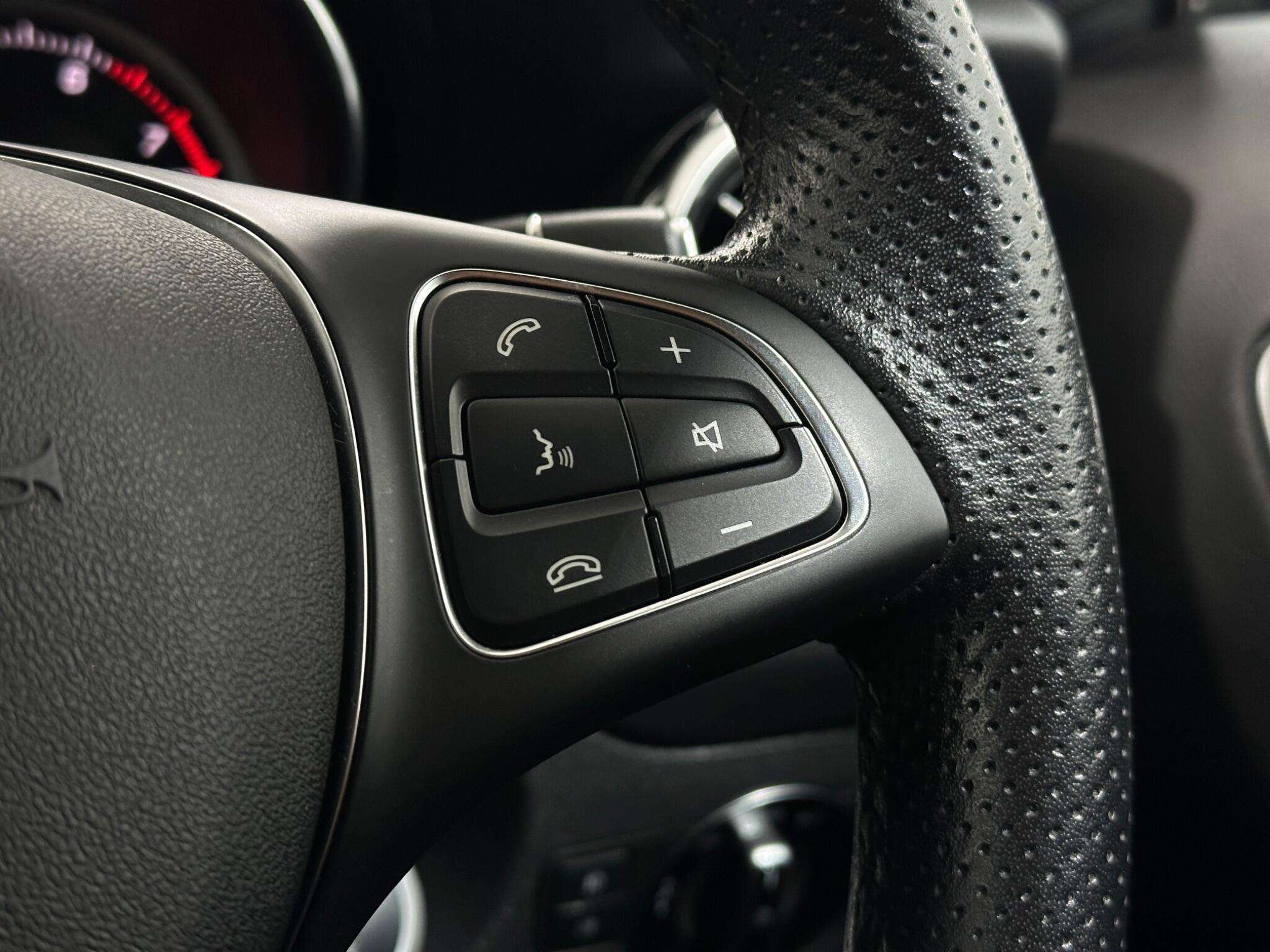 Mercedes-Benz Gla view 15