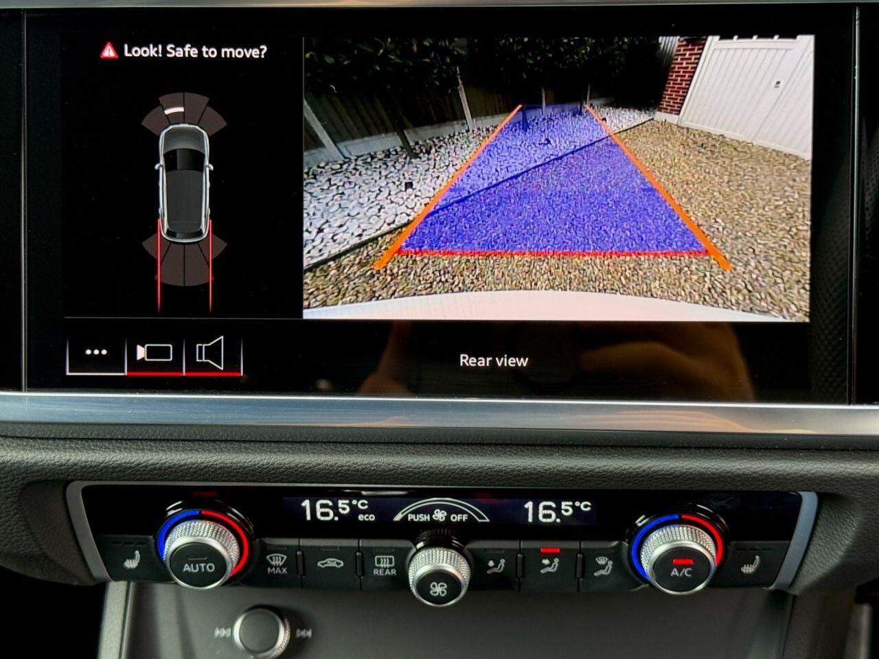 Audi Q3 view 14