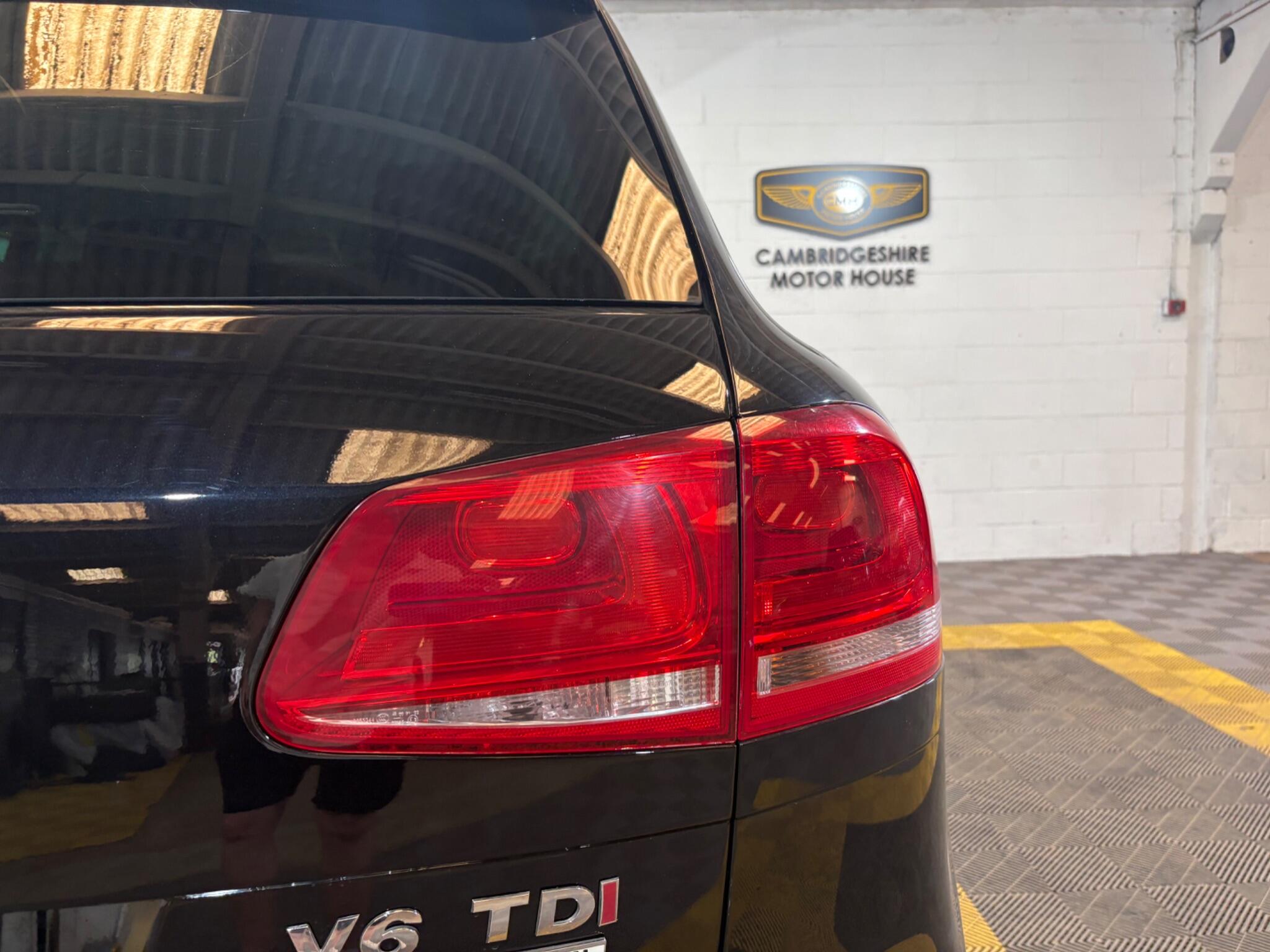 Volkswagen Touareg view 65