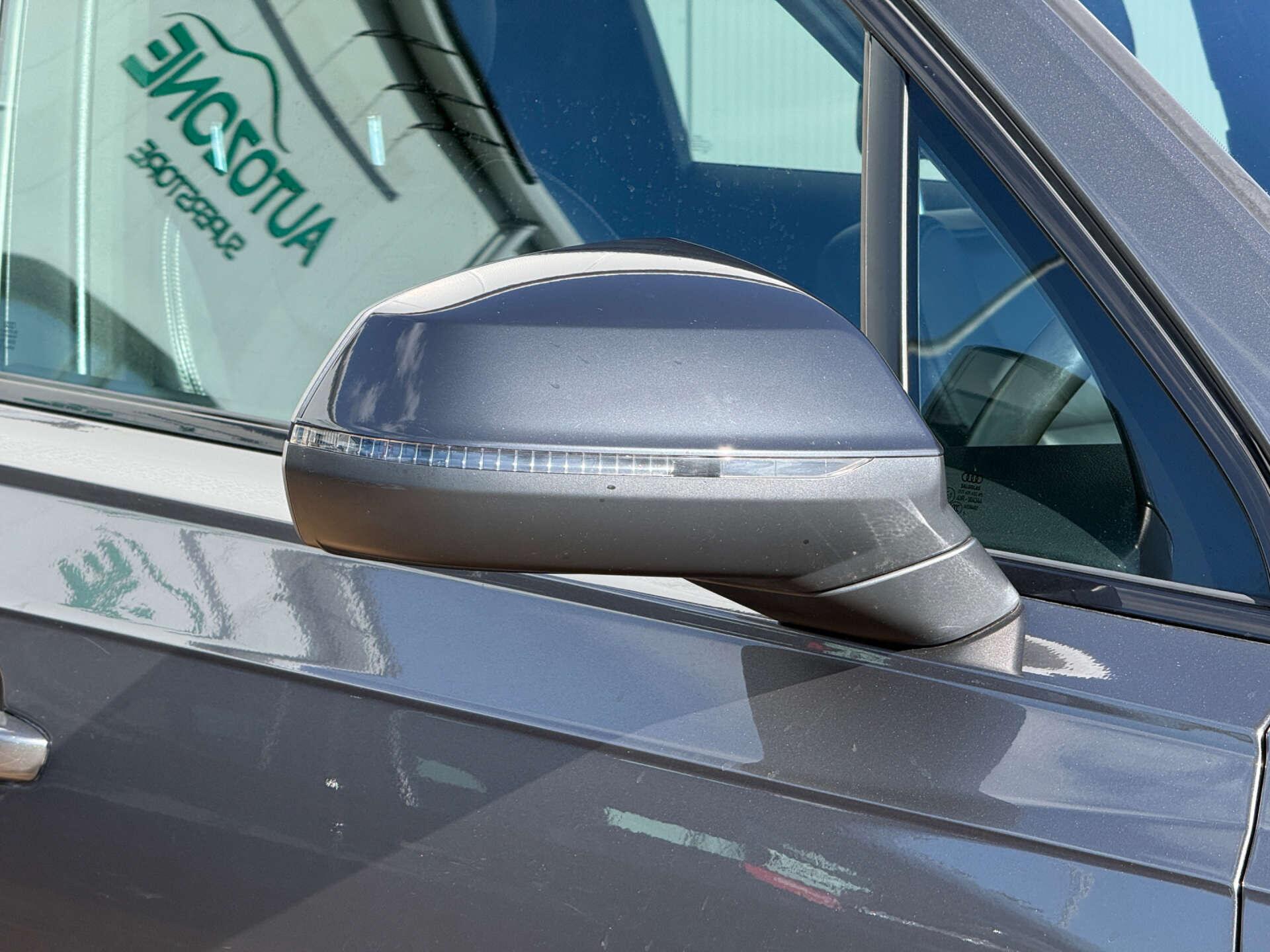 Audi SQ7 view 12