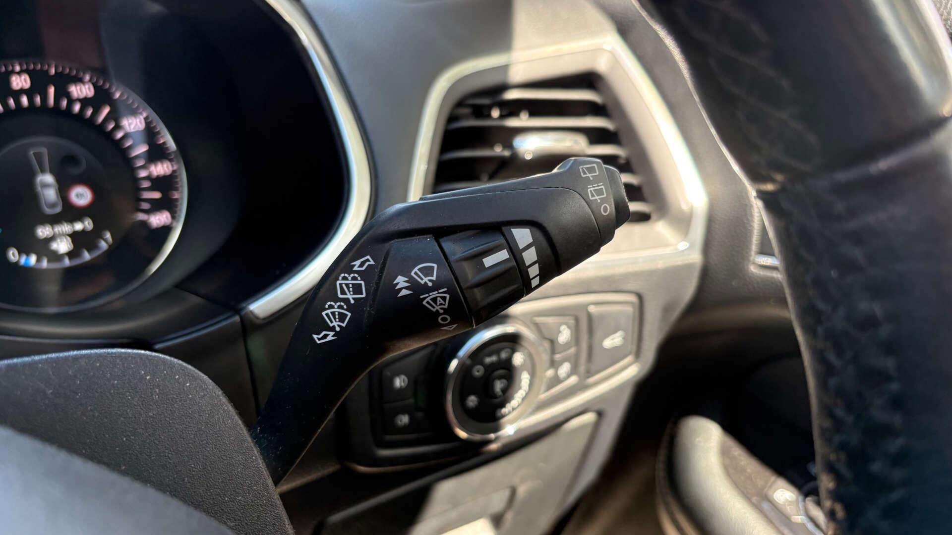 Ford Edge view 19