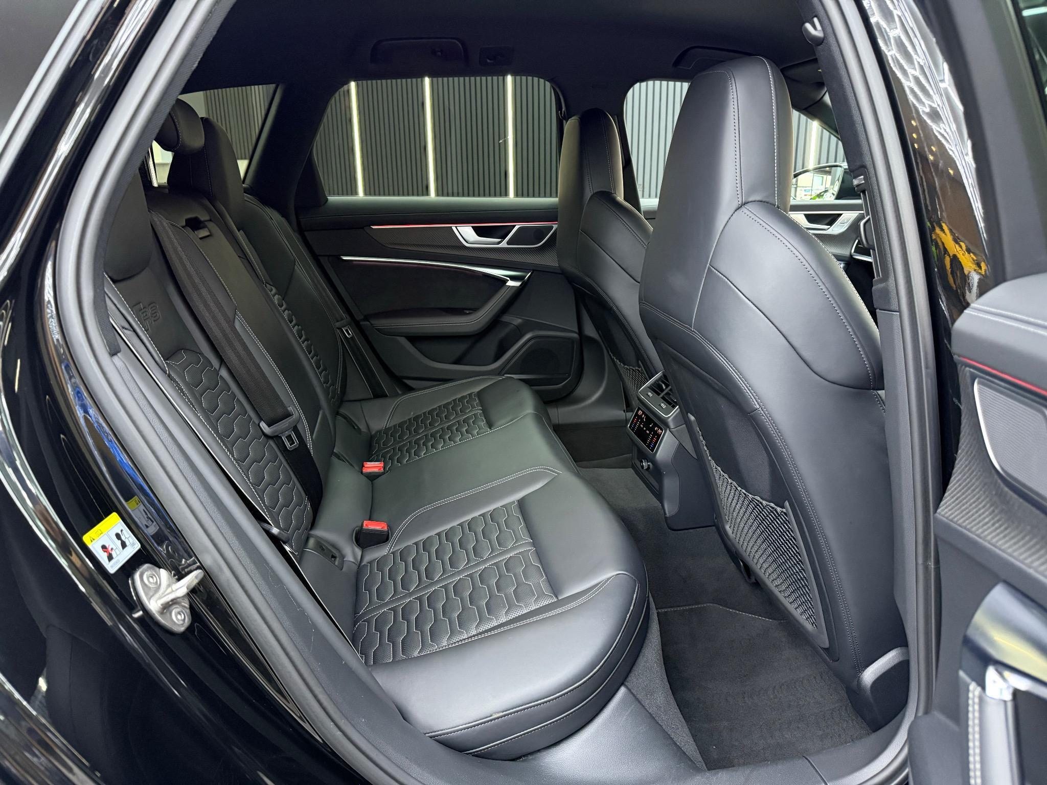Audi RS6 Avant view 16