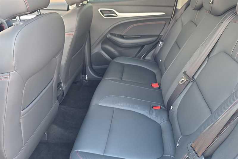 MG ZS view 25